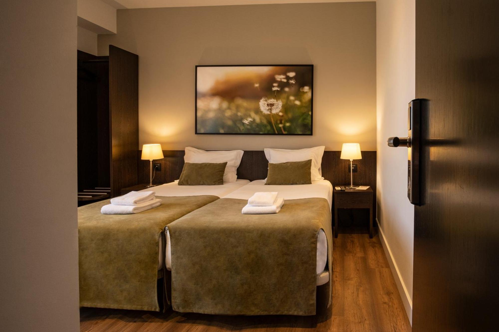 Twin Basic Room