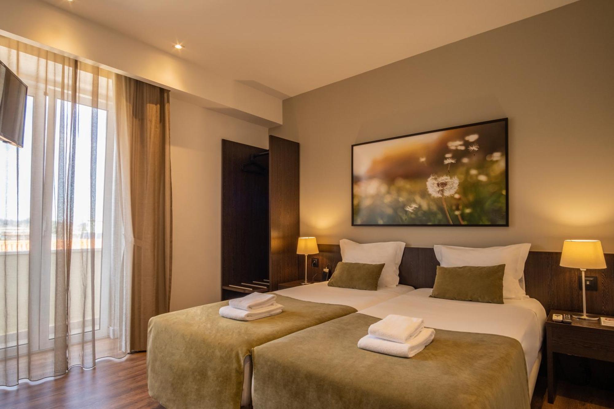 Twin Basic Room