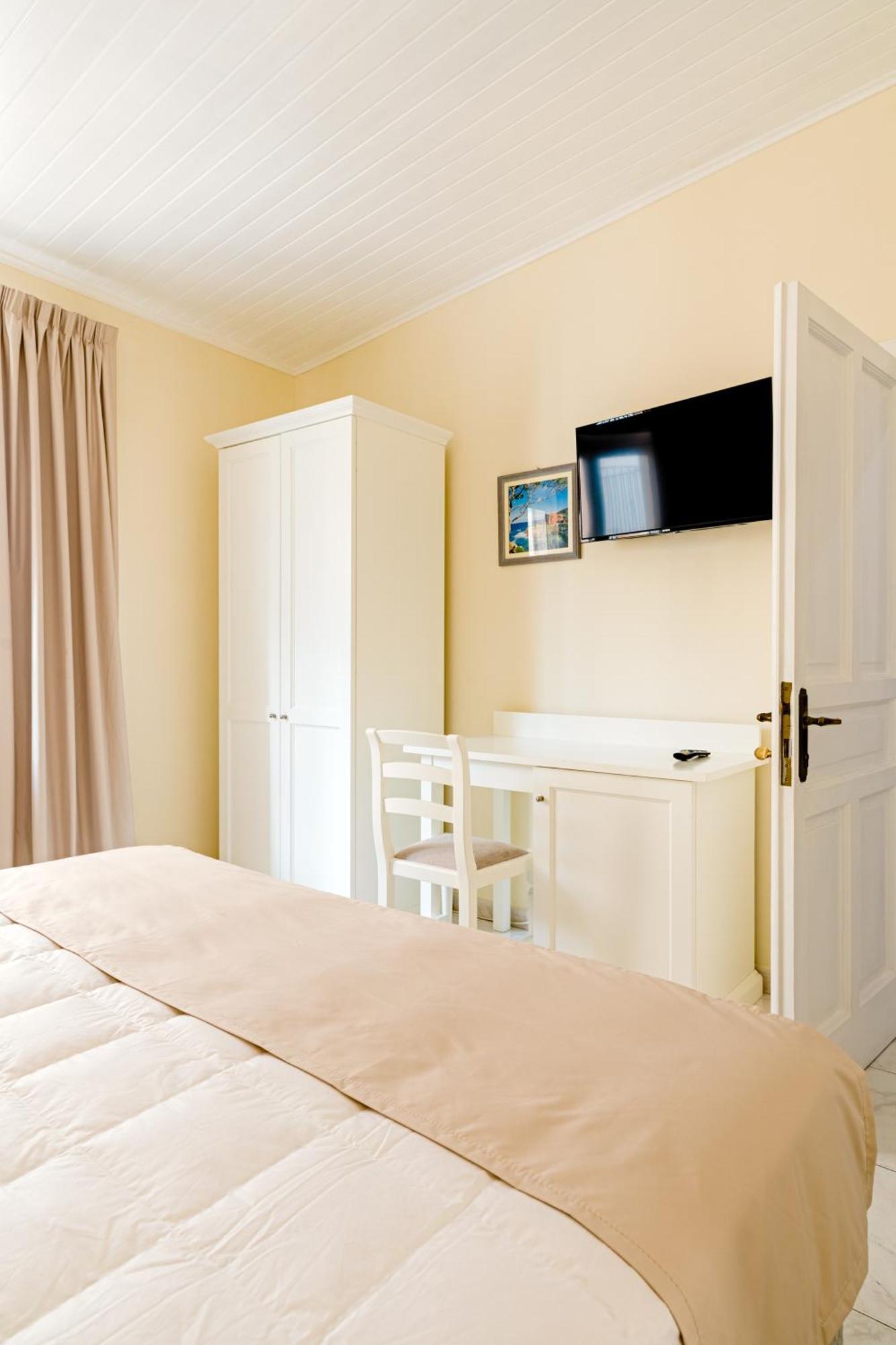 Single Room,1526582374:JPEG