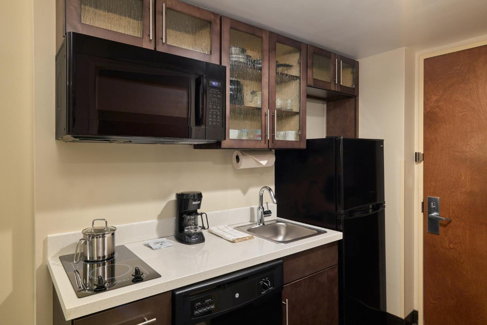 Studio Queen Suite City View