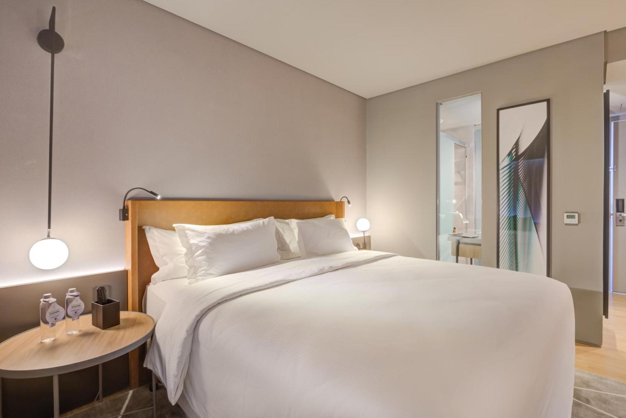 King Room Lake View