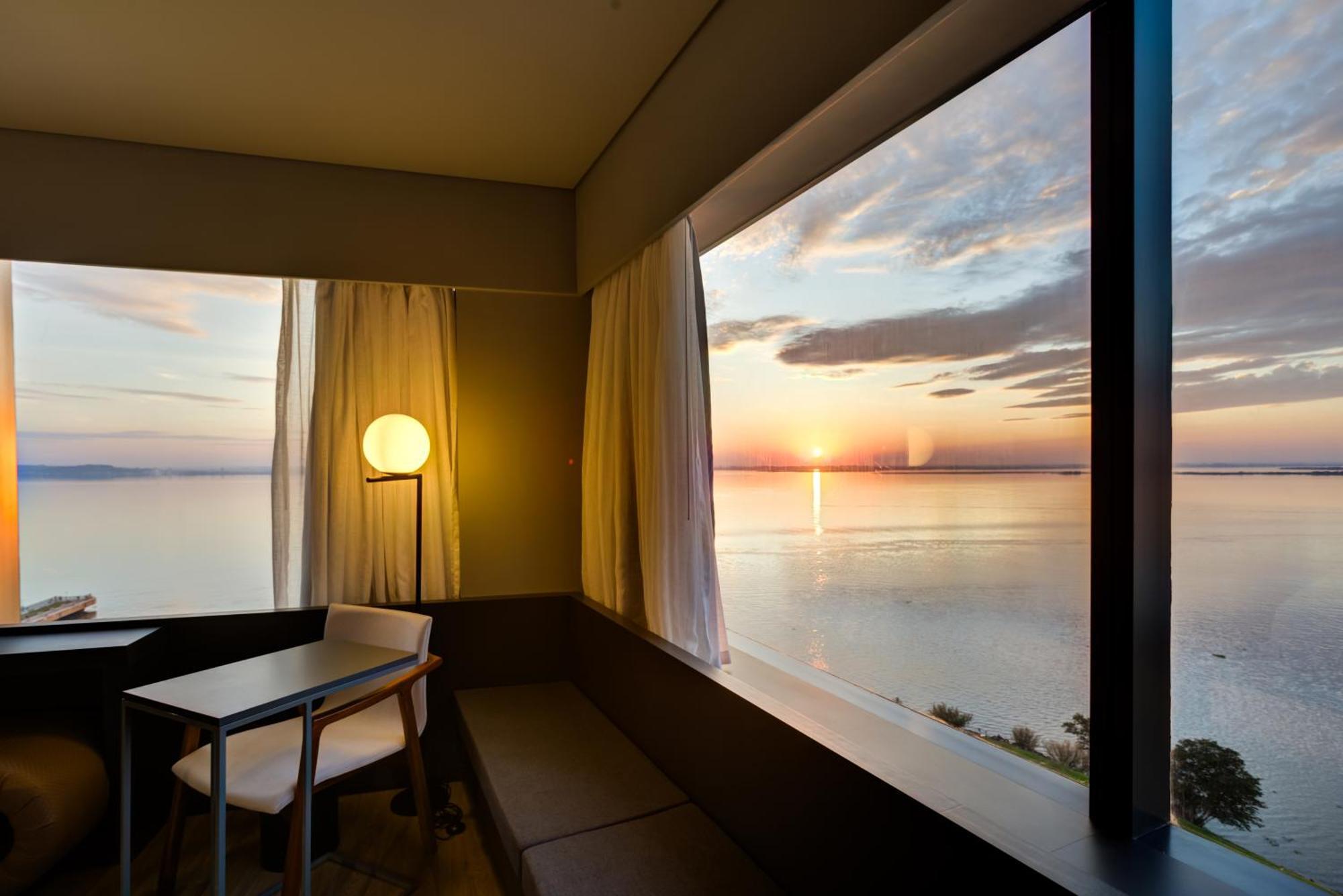 King Room Lake View