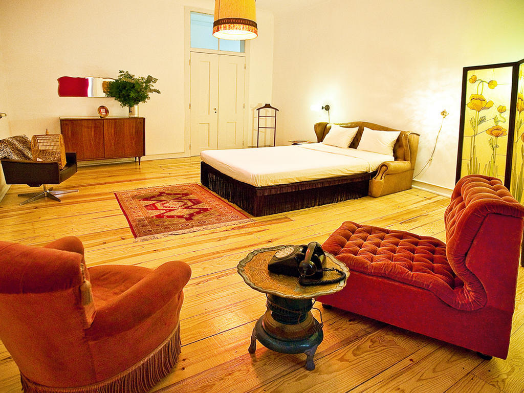Large Double Room with Shared Bathroom