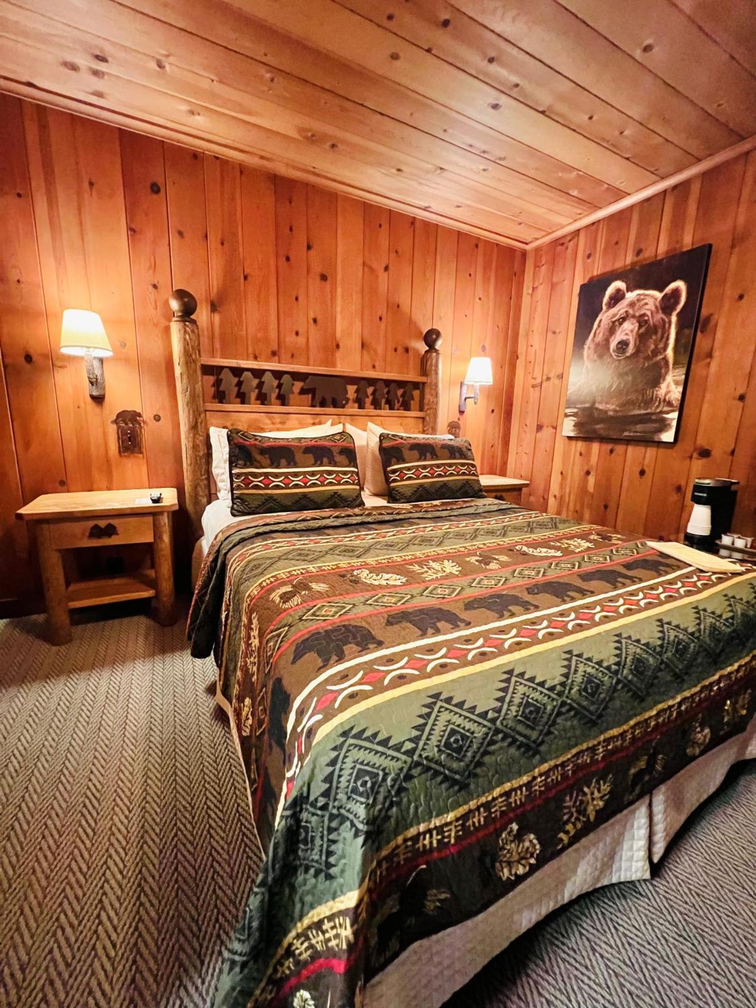 Queen Studio Rustic Retreat