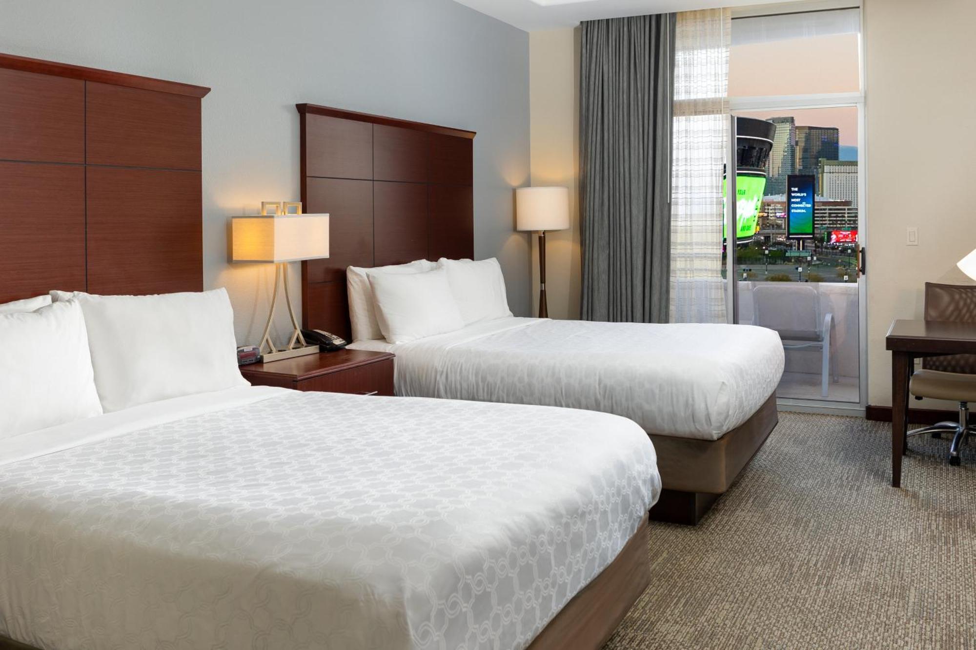 Studio Queen Suite Two Queen Beds City View