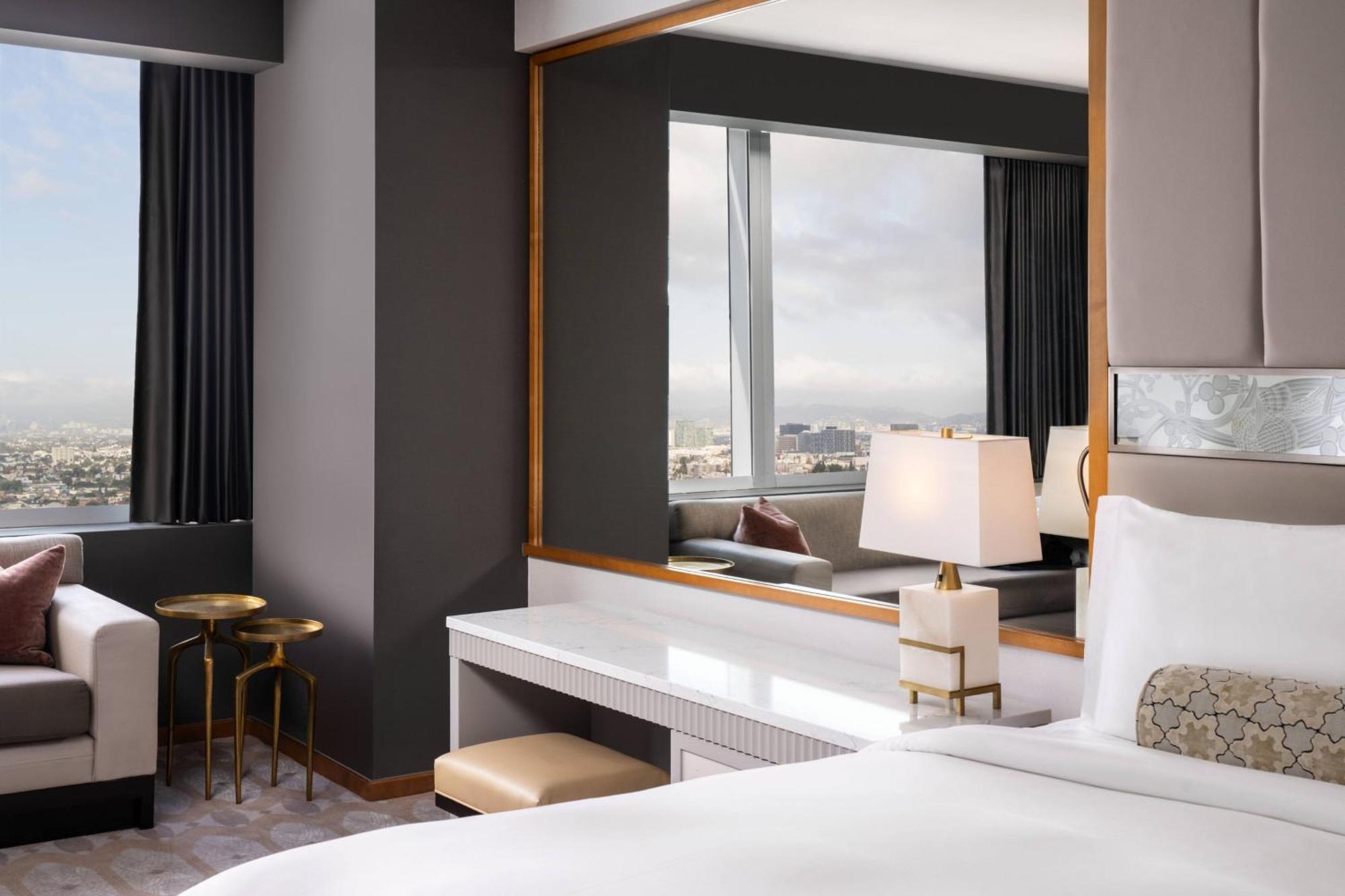 Deluxe King Guest Room 1 King City View