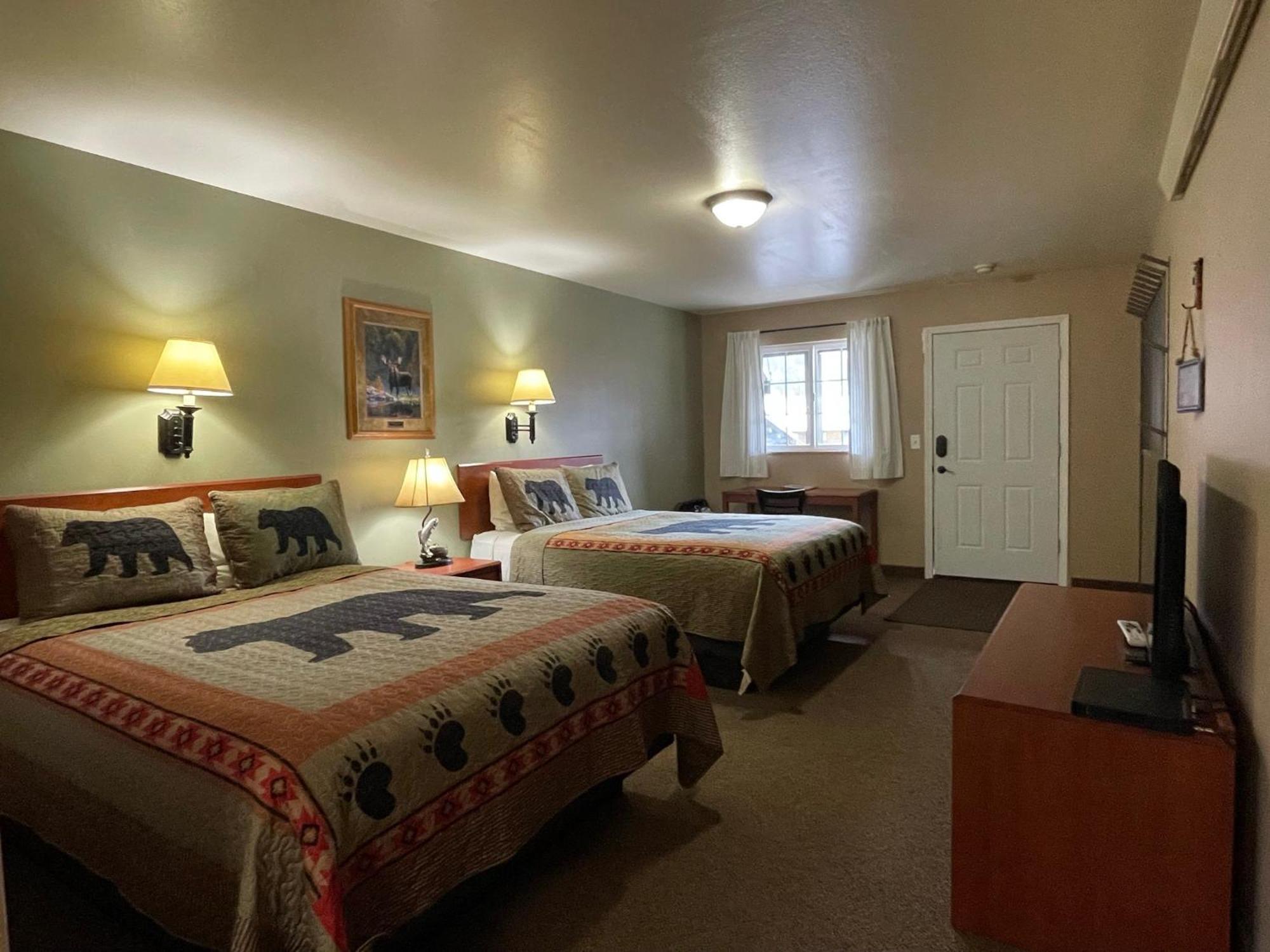 Deluxe Double Room Shower