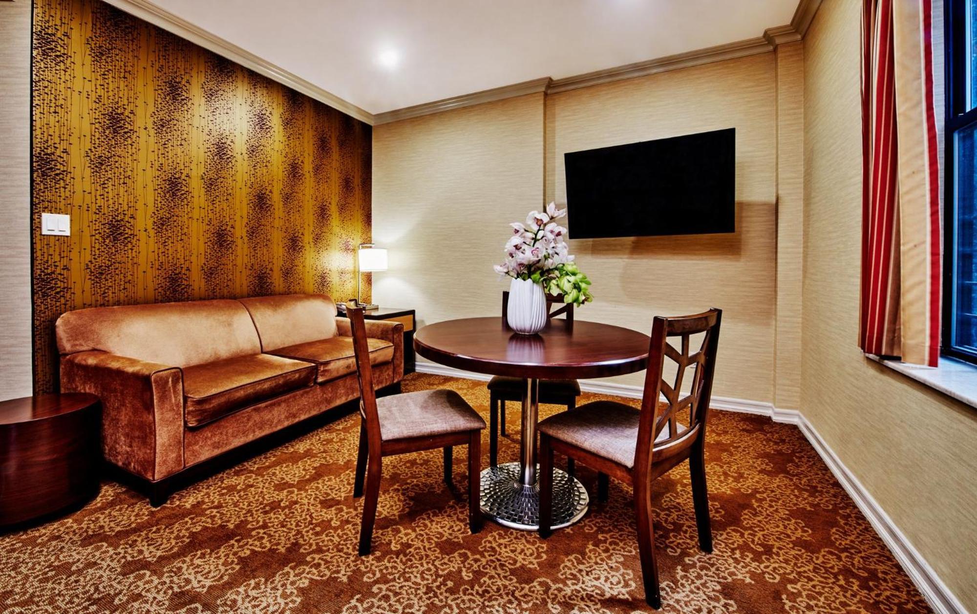 One-Bedroom Apartment King Bed