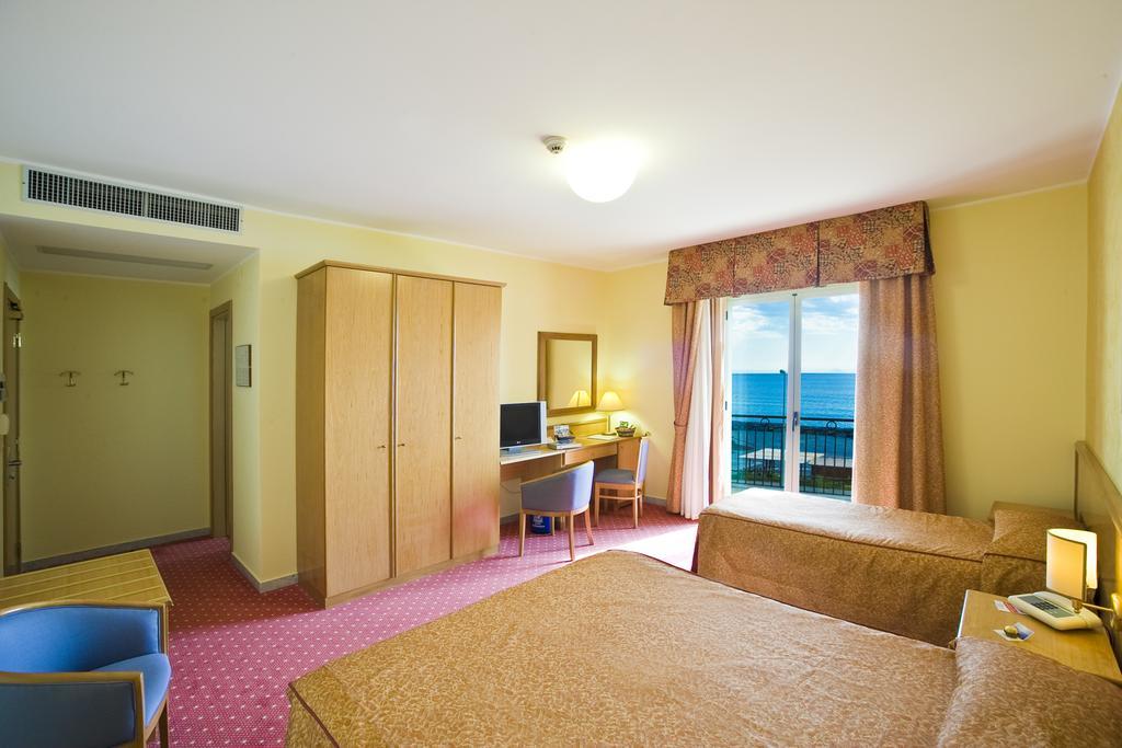 Superior Double or Twin Room Sea View