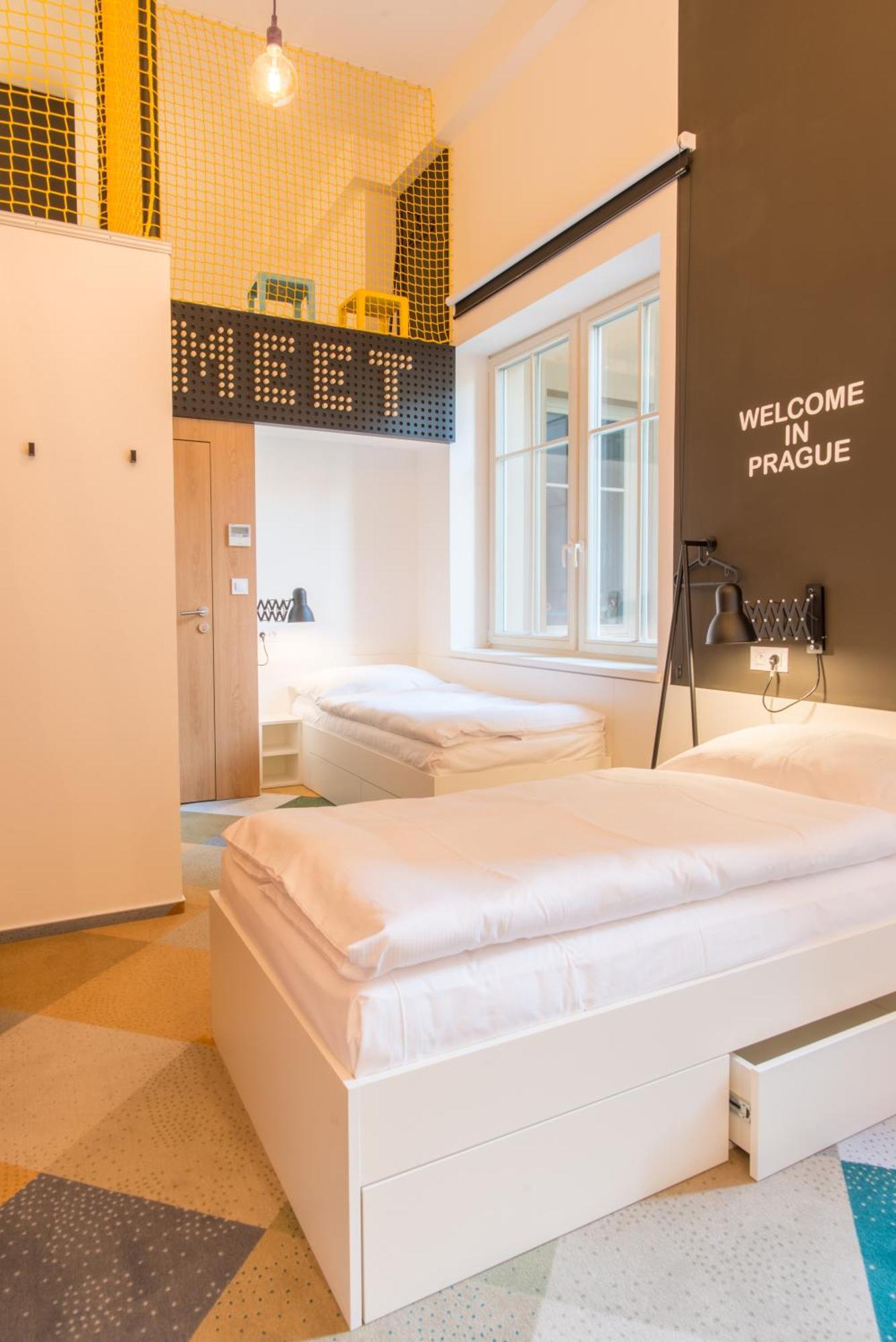 Bed Mixed Dormitory Room