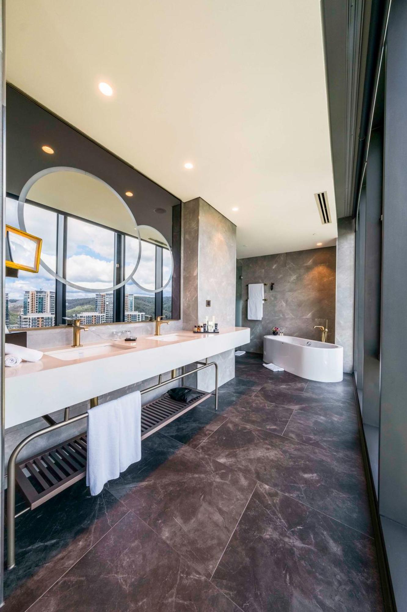 Suite One Bedroom City Forest View Lounge Access