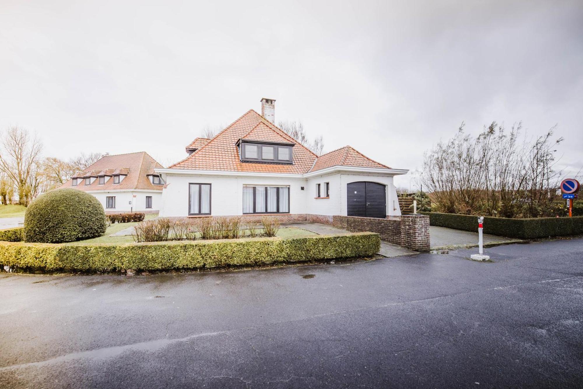 Six-Bedroom House,1526218744:JPEG