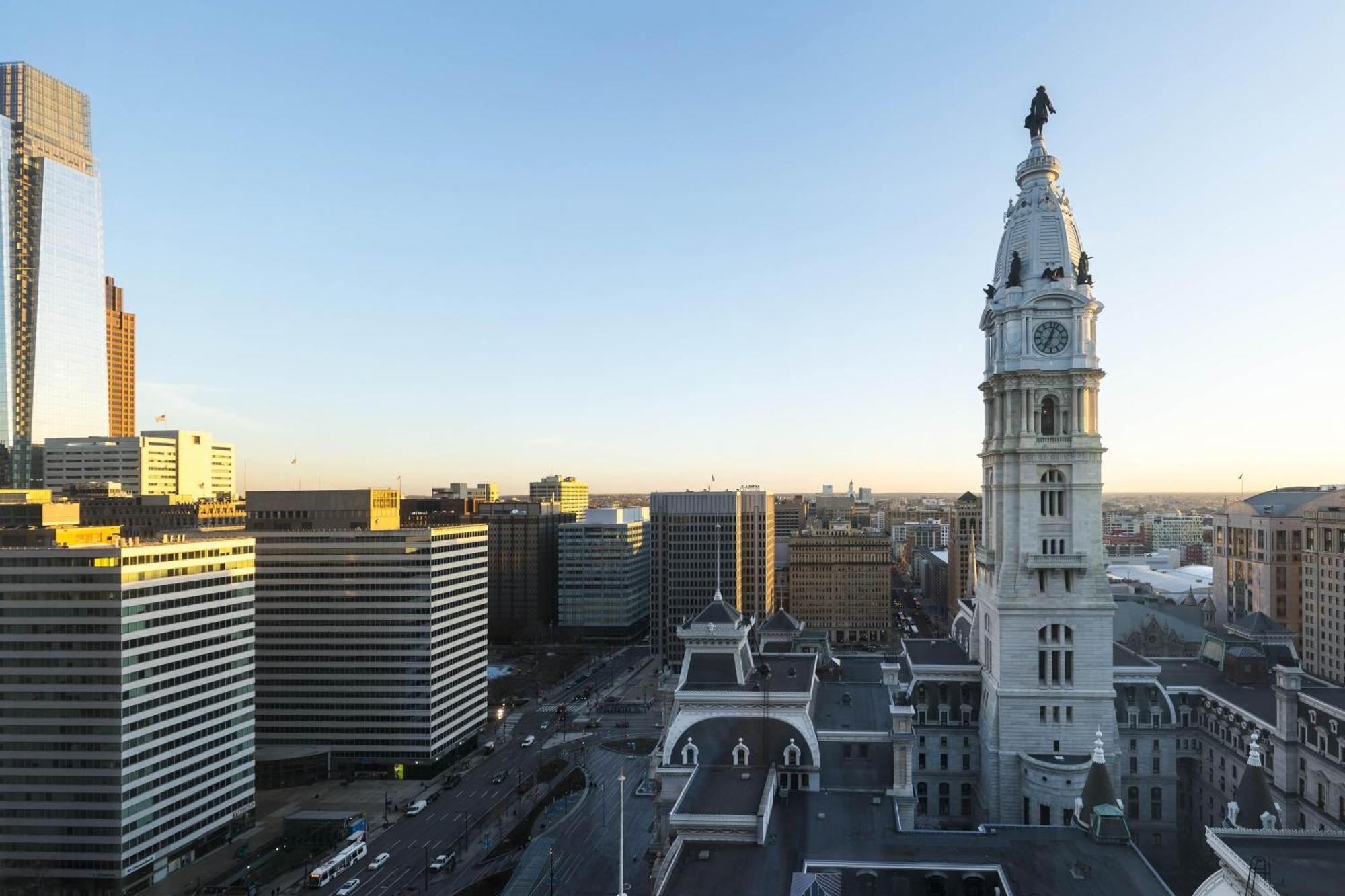 Guest Room, 1 King, City Hall View