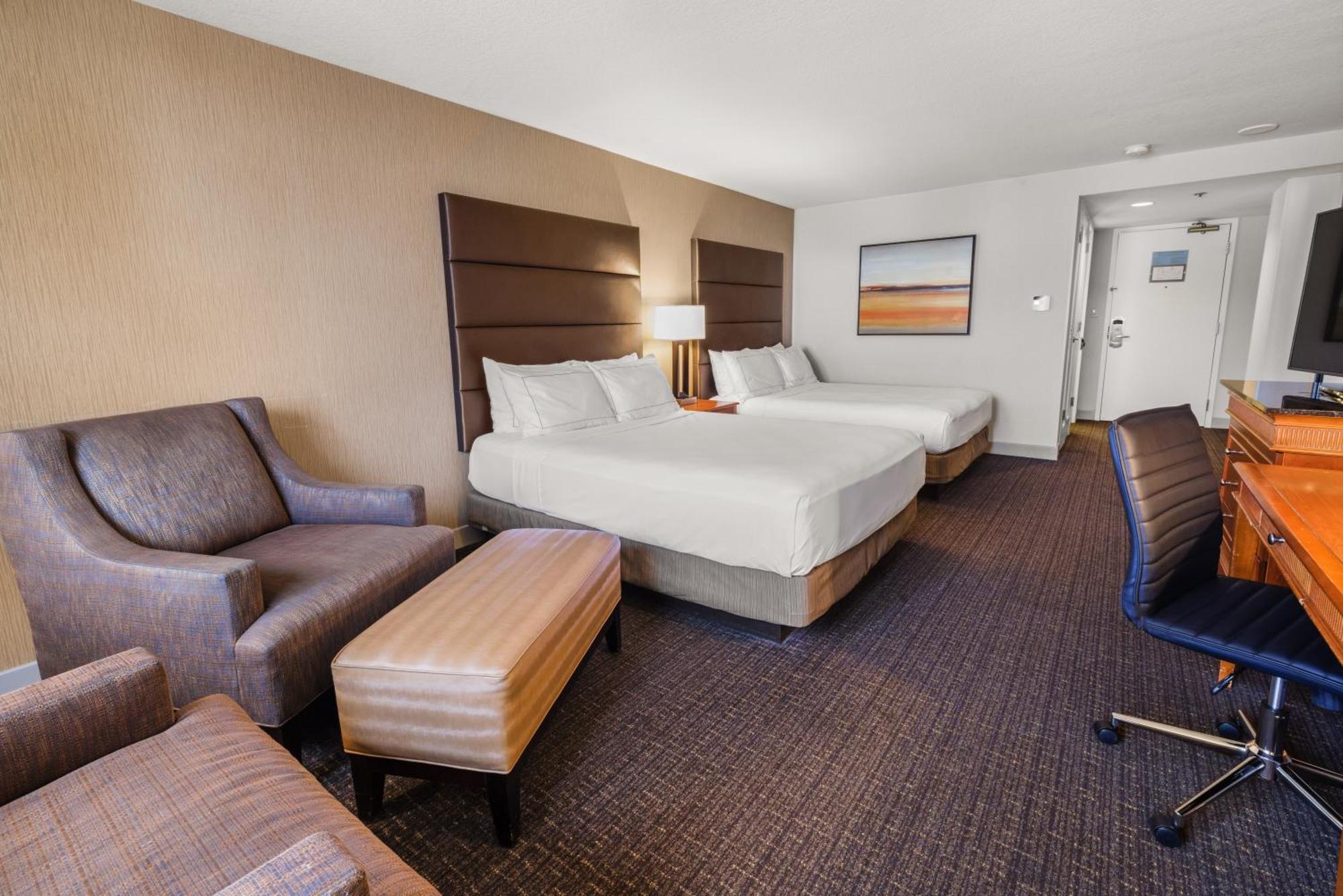 Queen Room Two Queen Beds City View