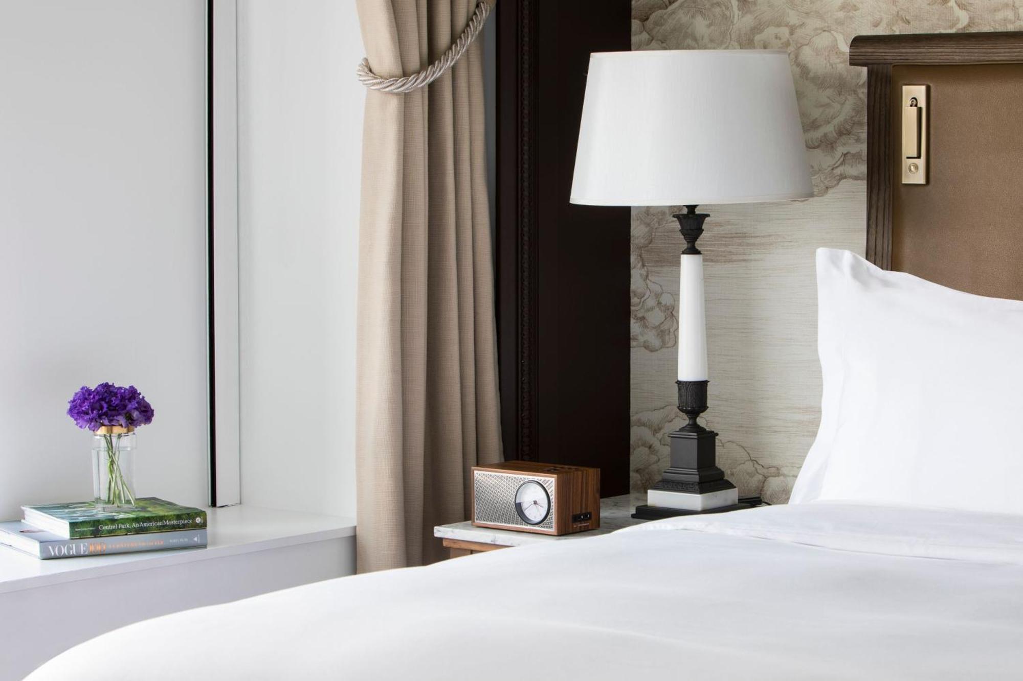 Quarto com Cama King-size e Vista do Parque