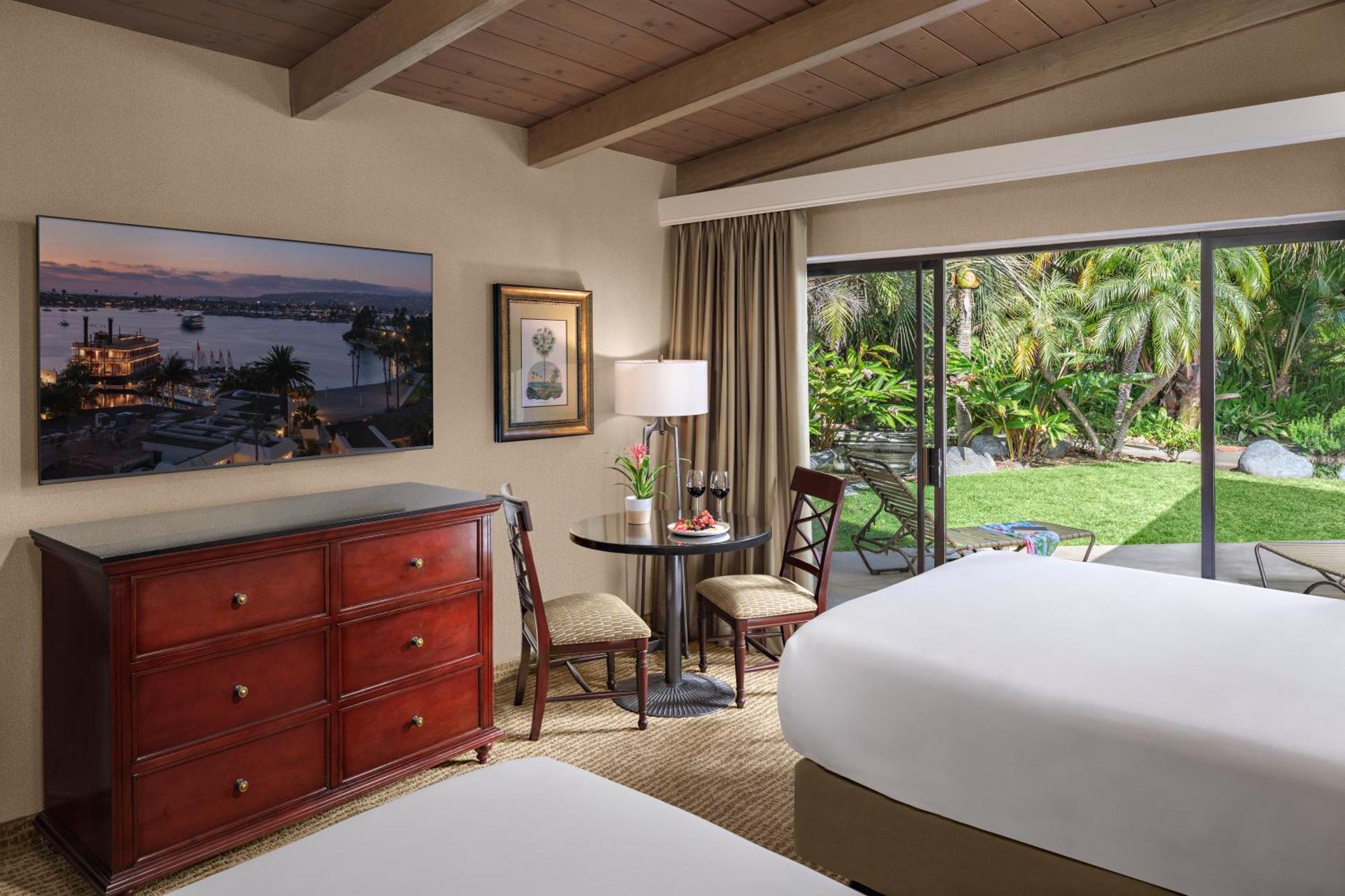 Resort Room 2 Queens