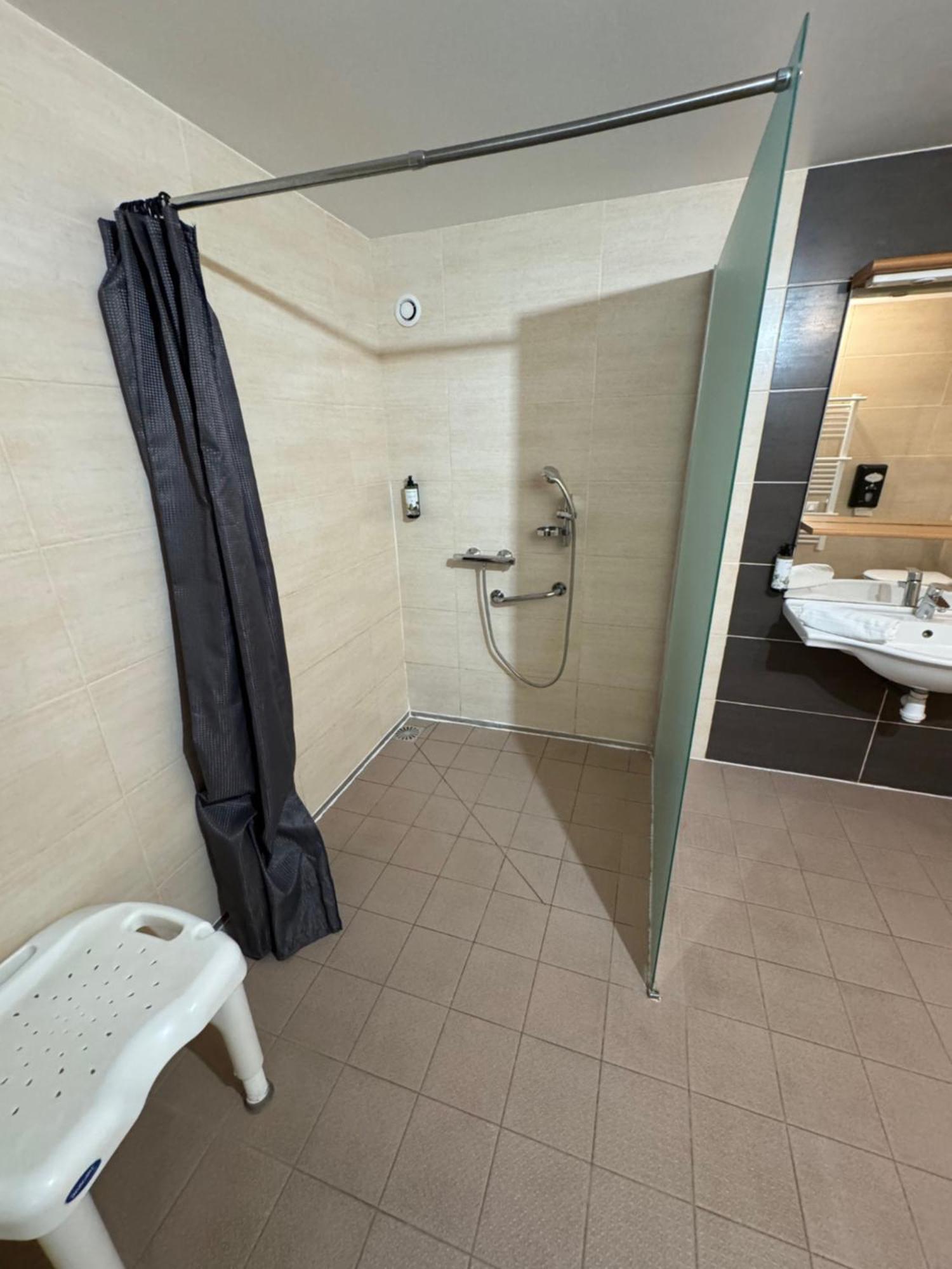 Double Room - Disability Access,1526432755:JPEG