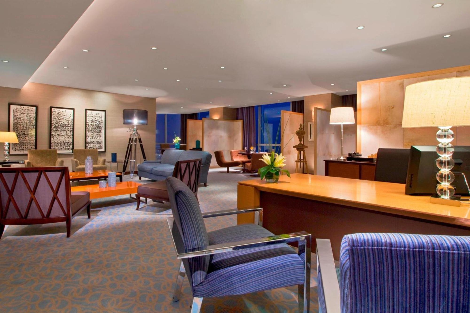 Westin Executive Club Lounge Access Deluxe Guest Room 1 King High Floor