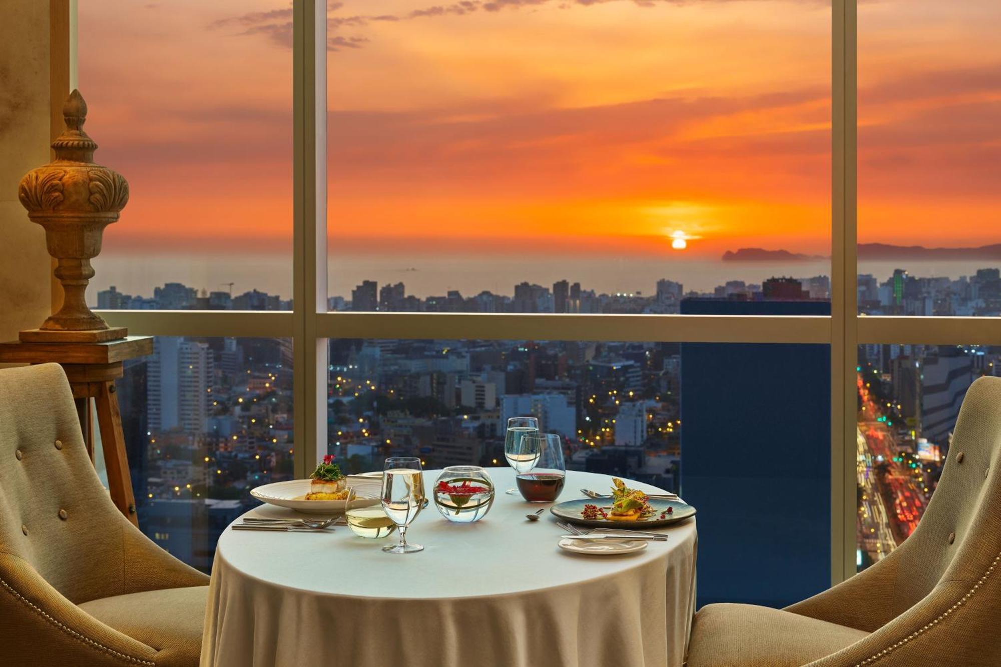 Westin Executive Club Lounge Access Deluxe Guest Room 1 King High Floor