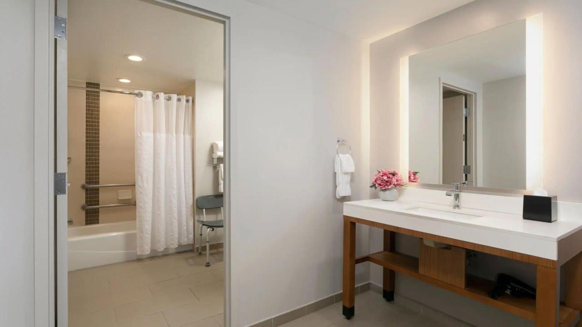 Queen Room Two Queen Beds Sofa Bed Accessible Tub