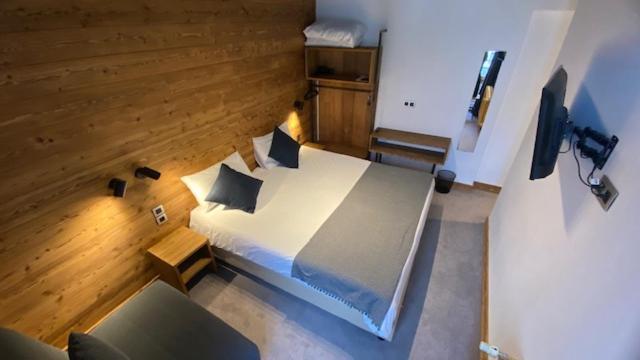 Standard double or twin room sofa bed