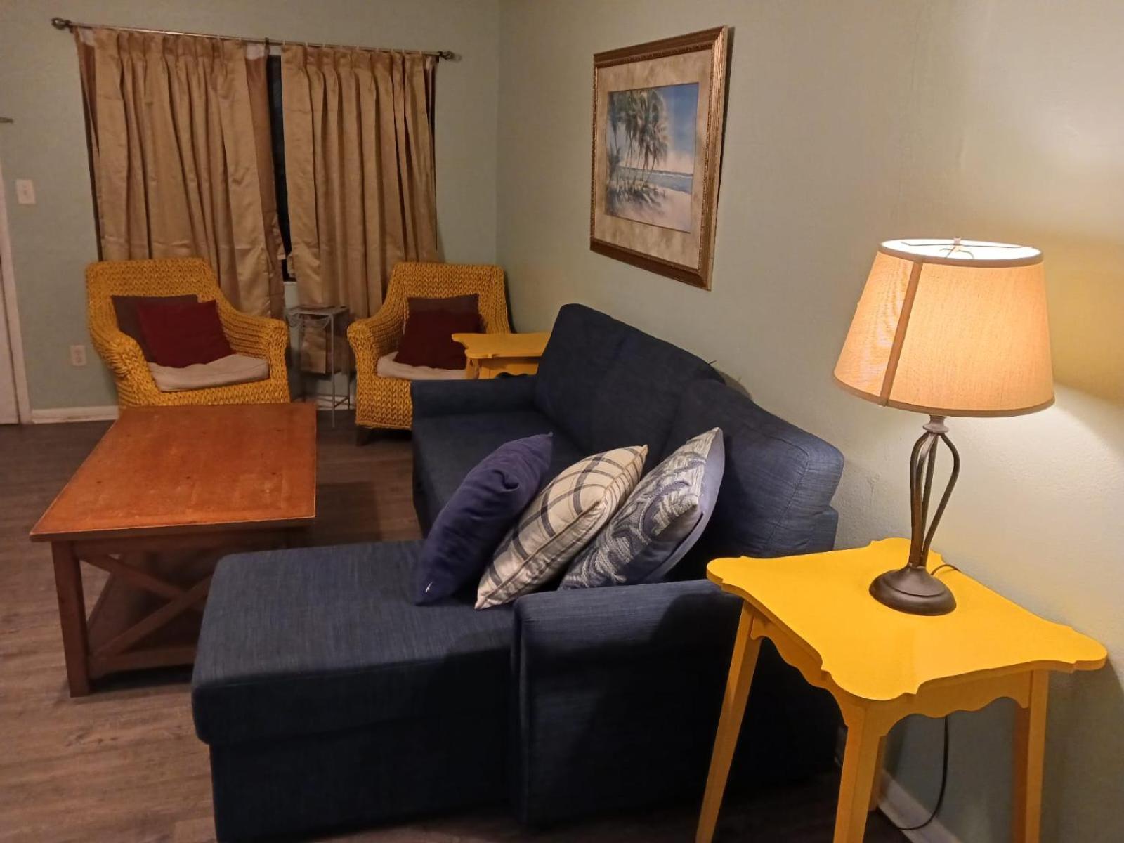 One-Bedroom Apartment Fits