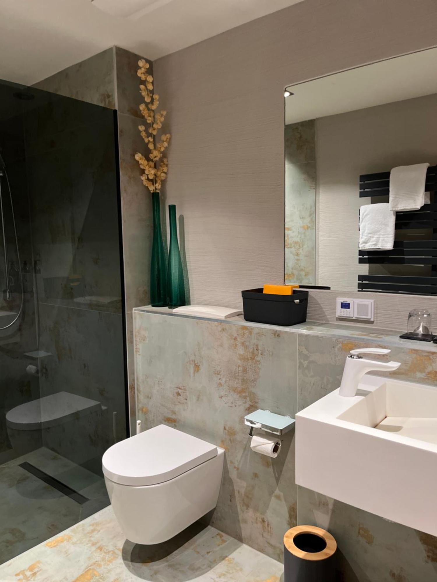 Suite 40 Parkside