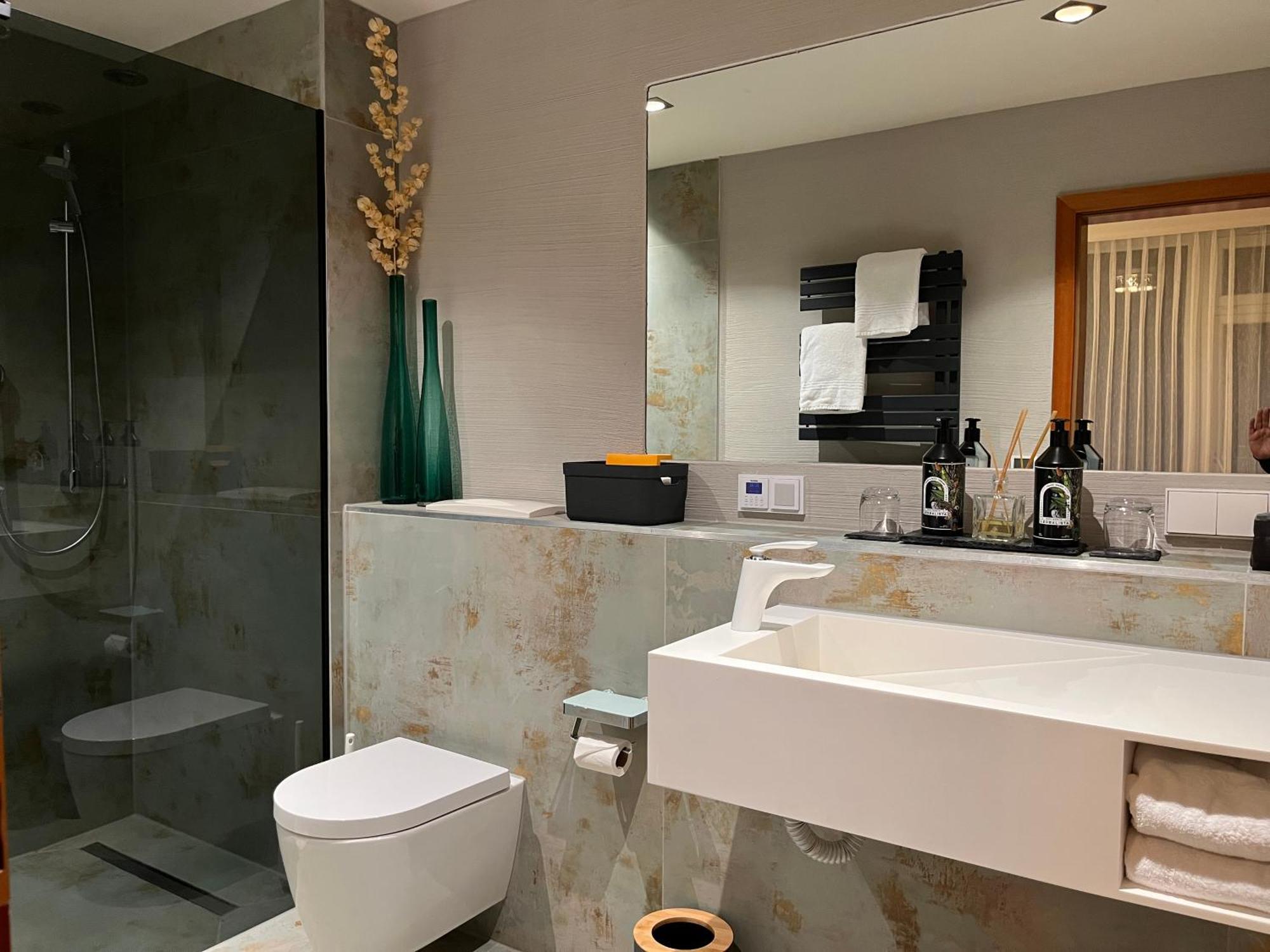 Suite 40 Parkside