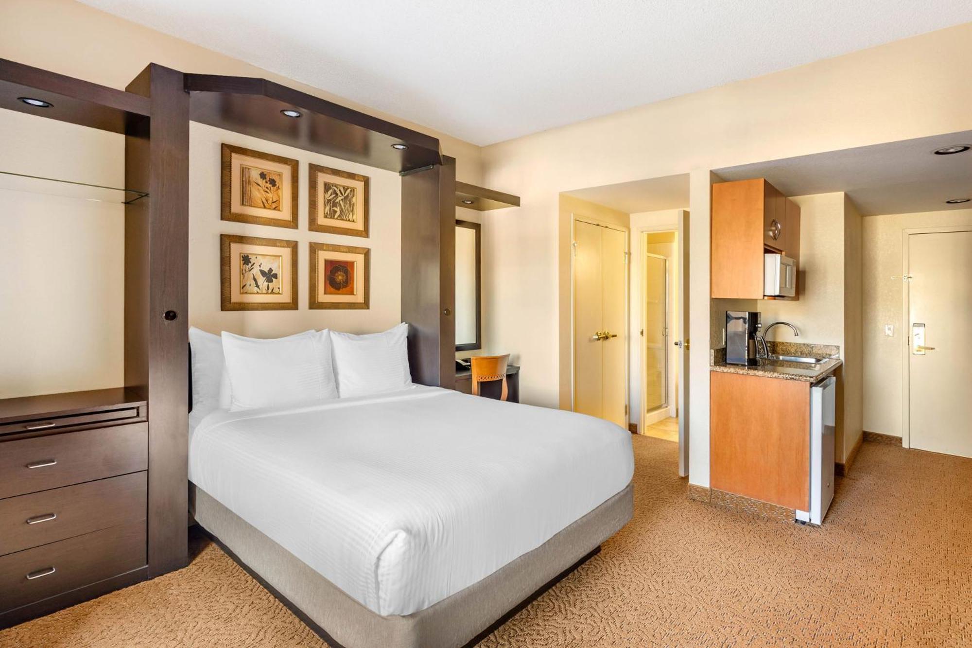 STUDIO 1 QUEEN MURPHY BED BALCONY