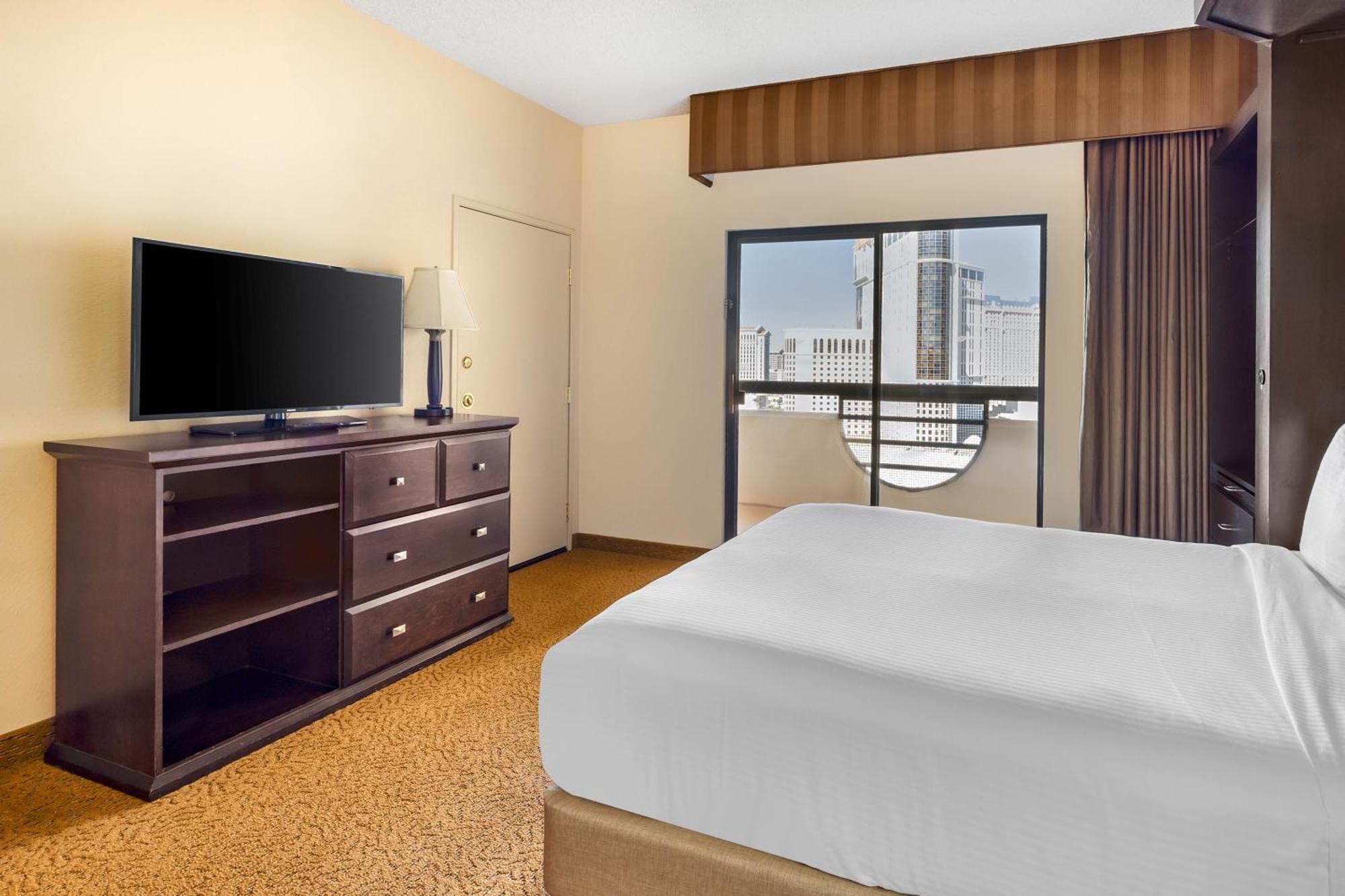 STUDIO 1 QUEEN MURPHY BED BALCONY