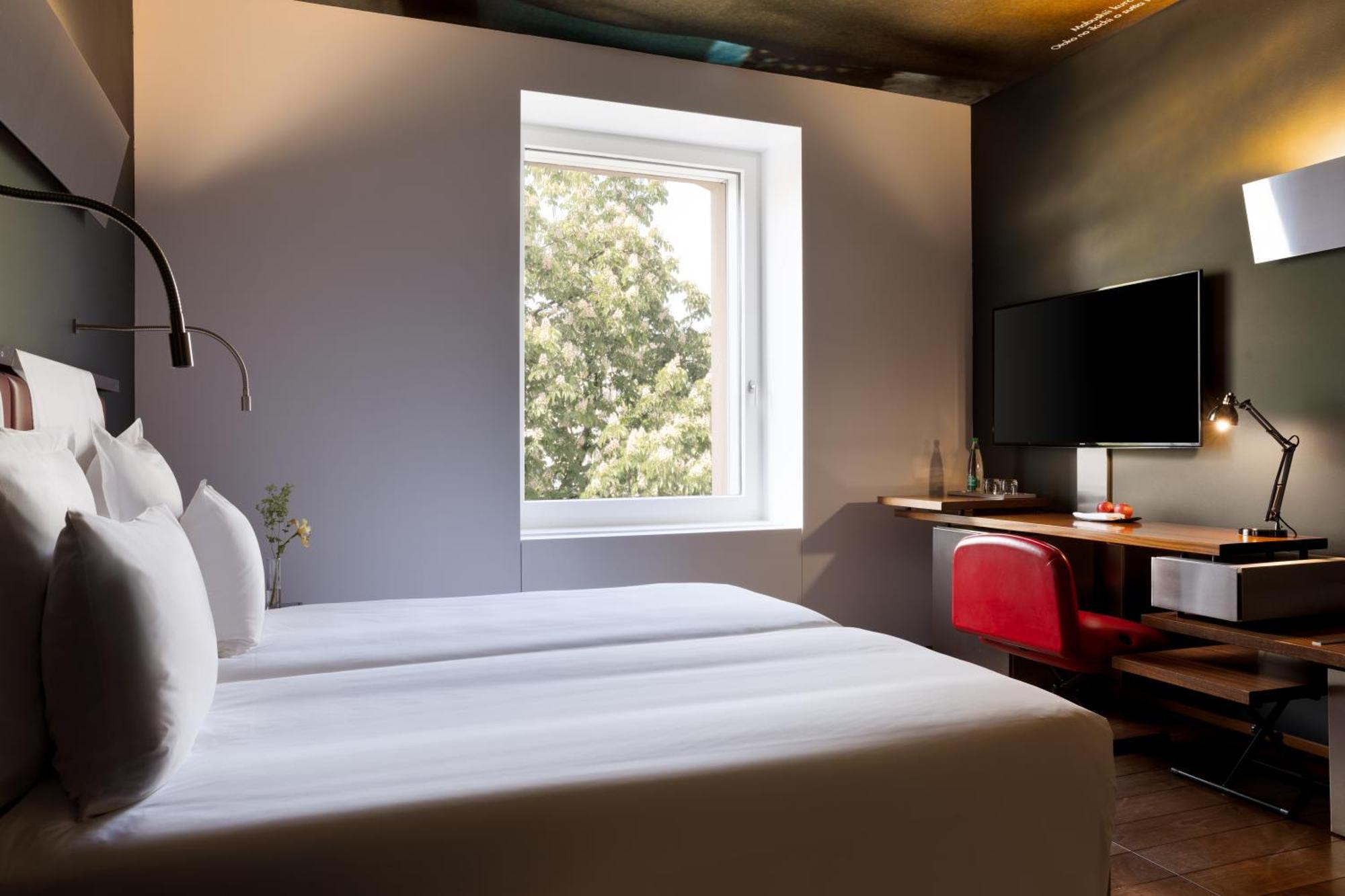Standard Room 1 Kingsize-bed City view