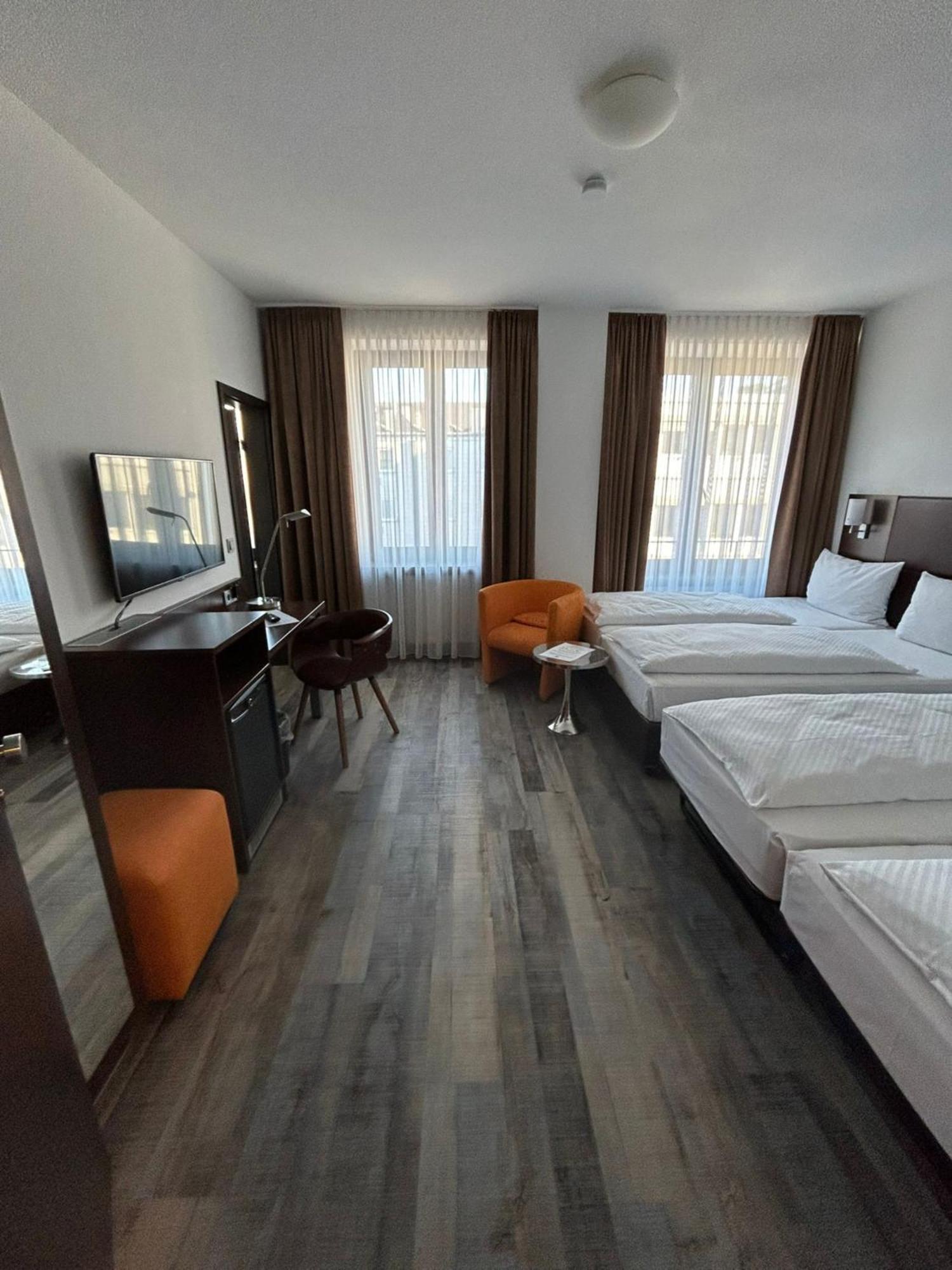 Triple Room,1528721692:JPEG