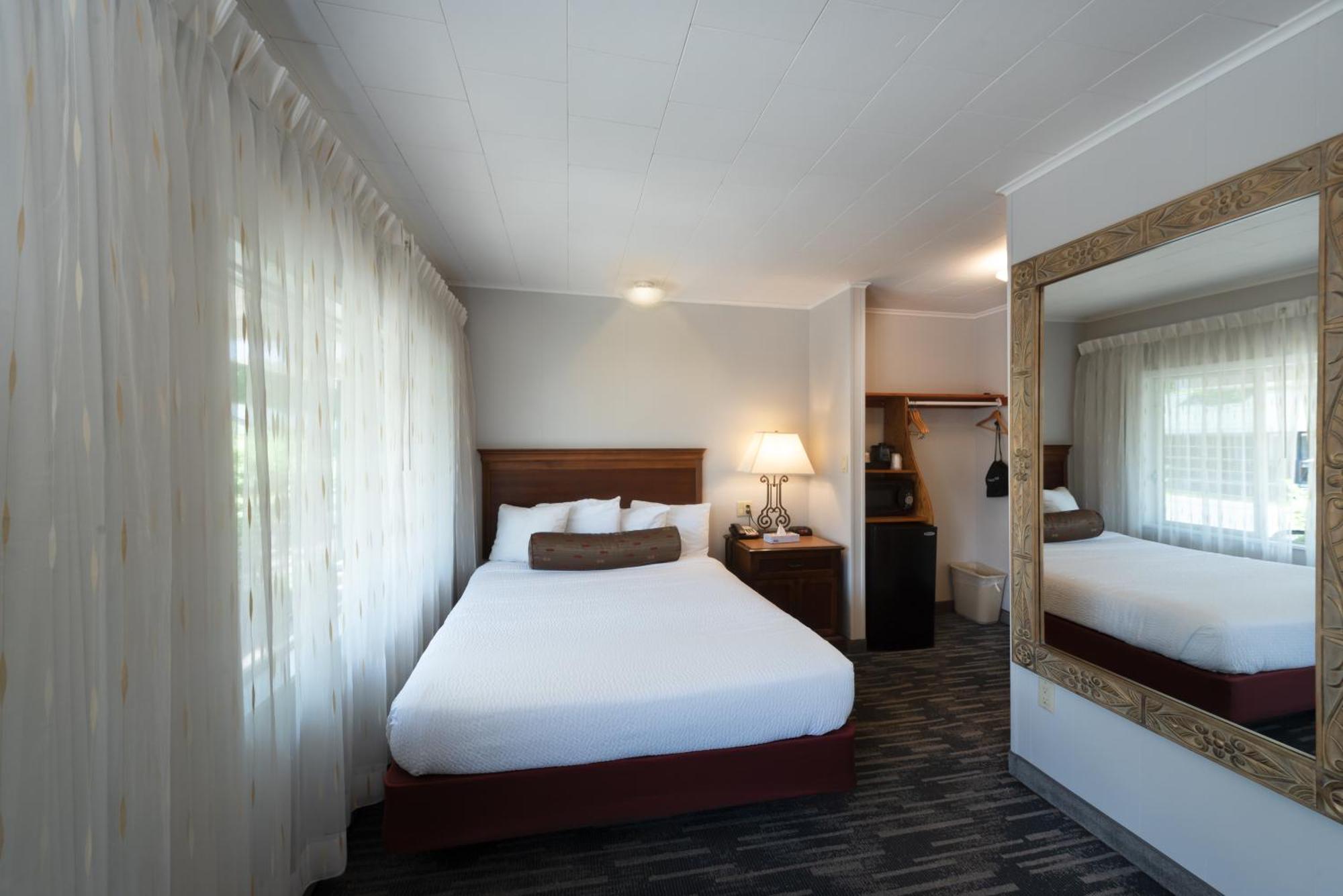 Center One Queen Bed