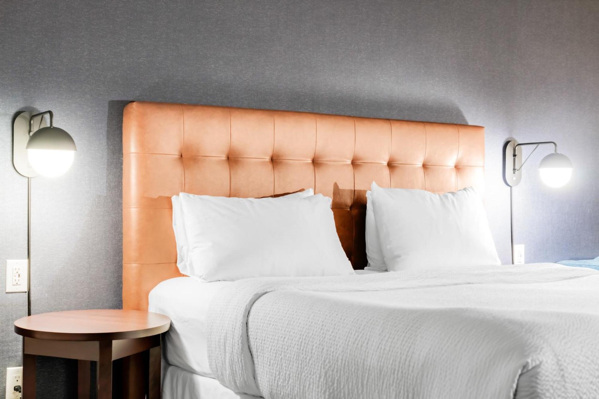 Standard, 1 King Bed, Non-Smoking