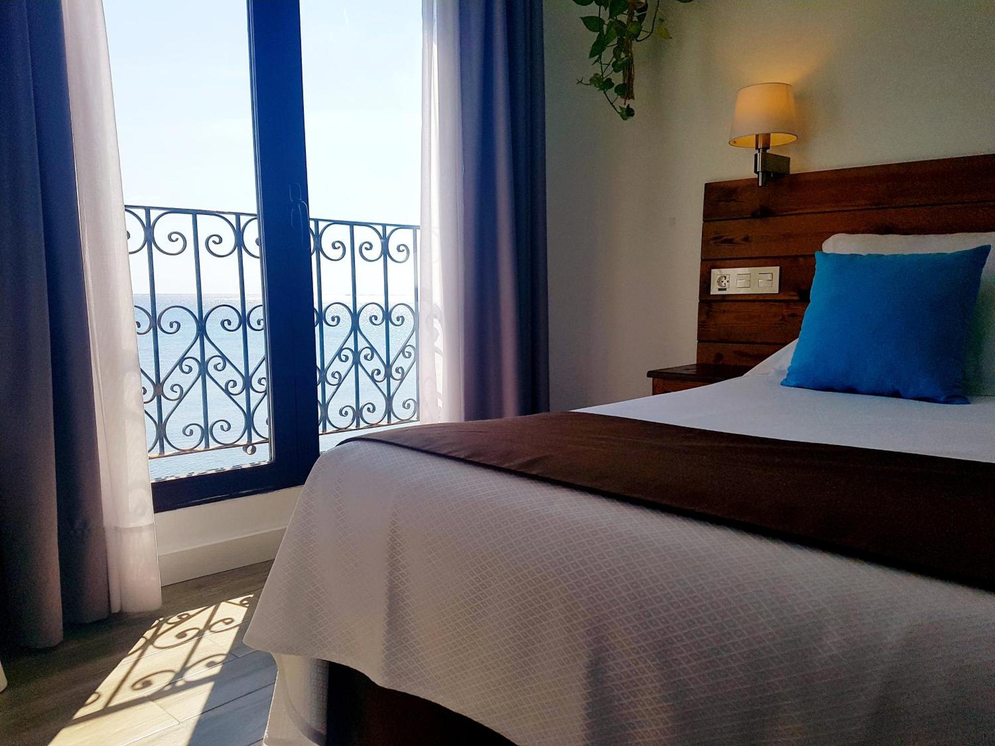 Double or Twin Room Sea View