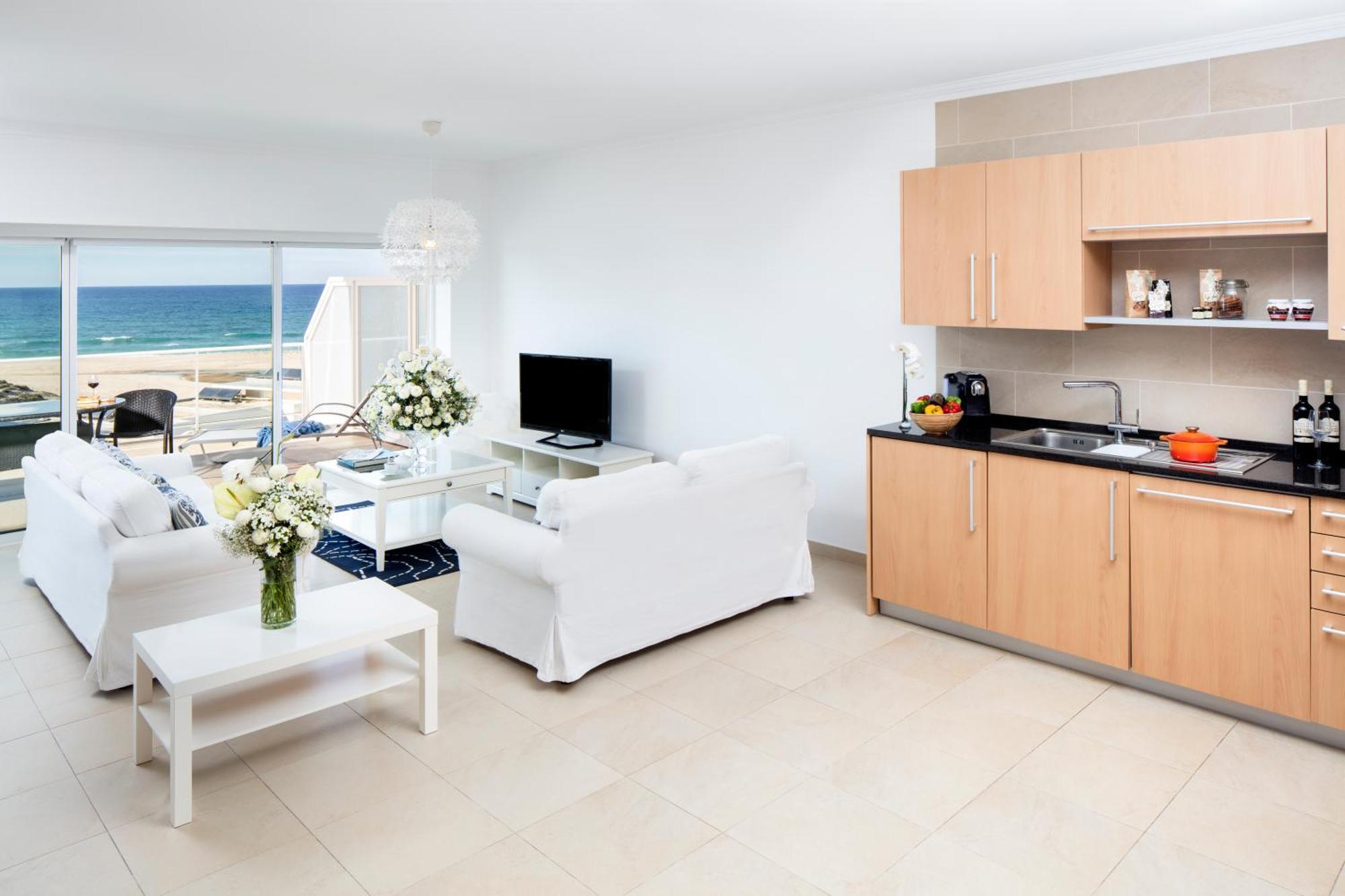Two-Bedroom Apartment Sea View,1529757895:JPEG
