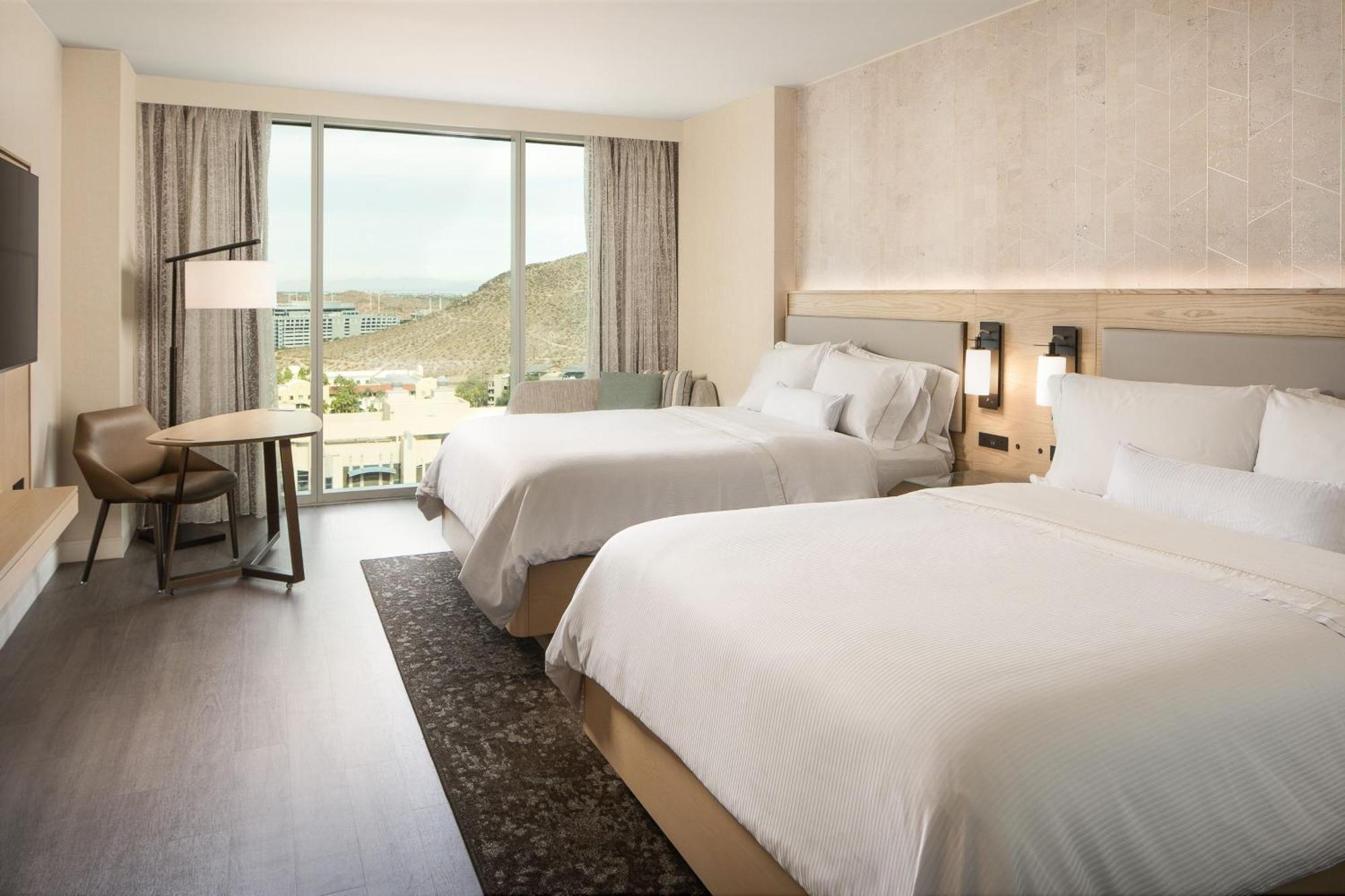 Deluxe Guest room 2 Queen Bed Mountain view