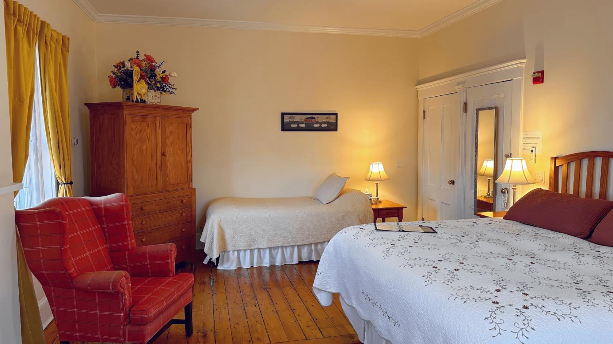 Superior King Room with Twin
