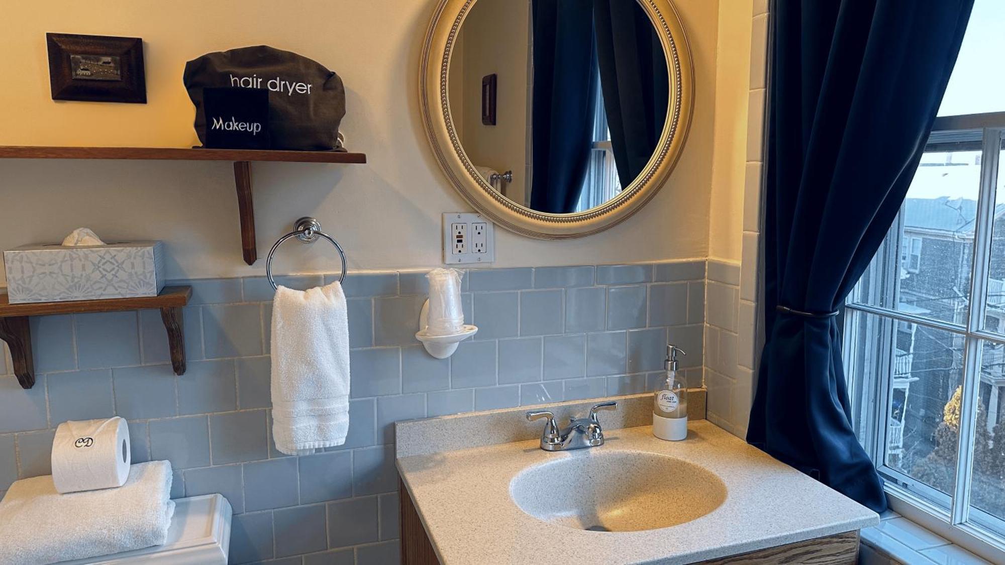 Superior King Room Twin