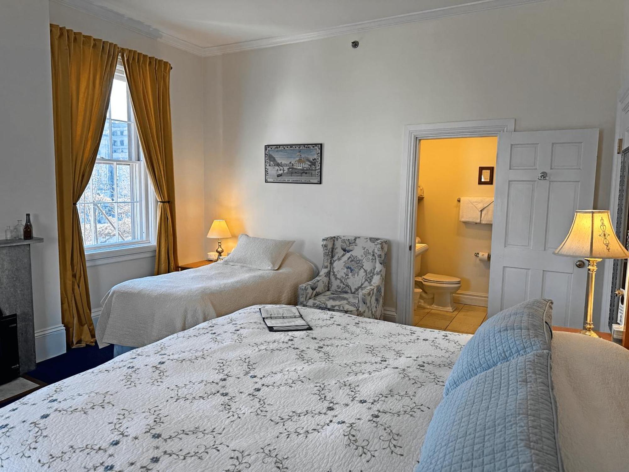 Superior King Room Twin