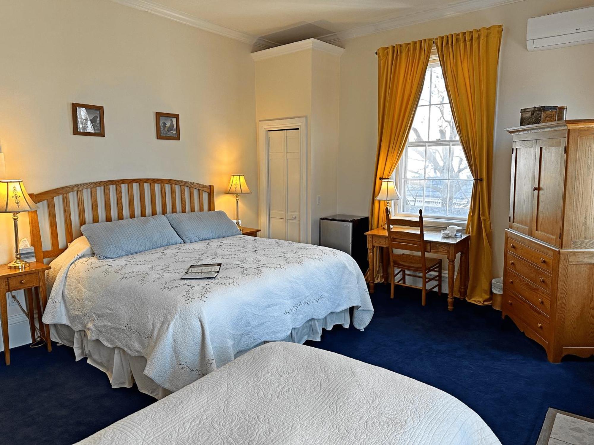 Superior King Room Twin