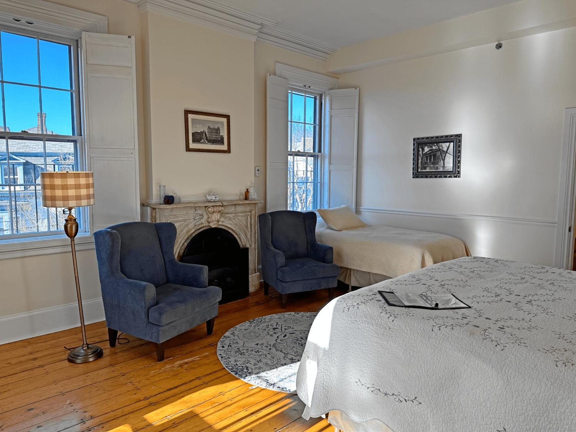 Superior King Room Twin