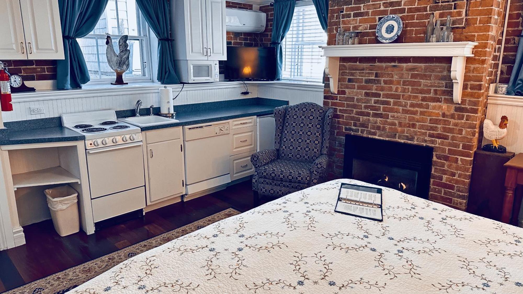 Standard King Room Kitchenette