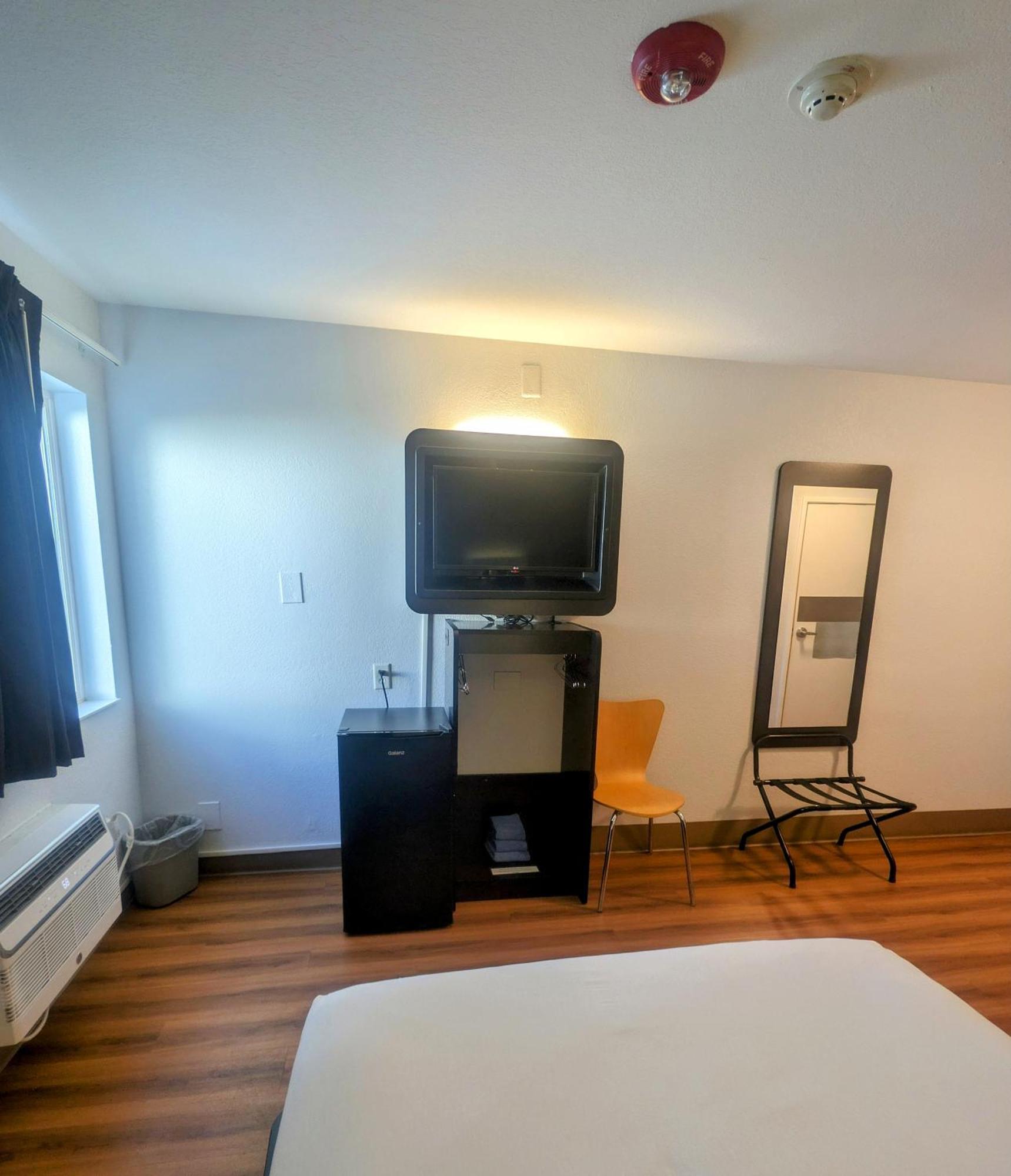 Double Room Roll Shower Disability Access or Non Smoking or Pet Friendly