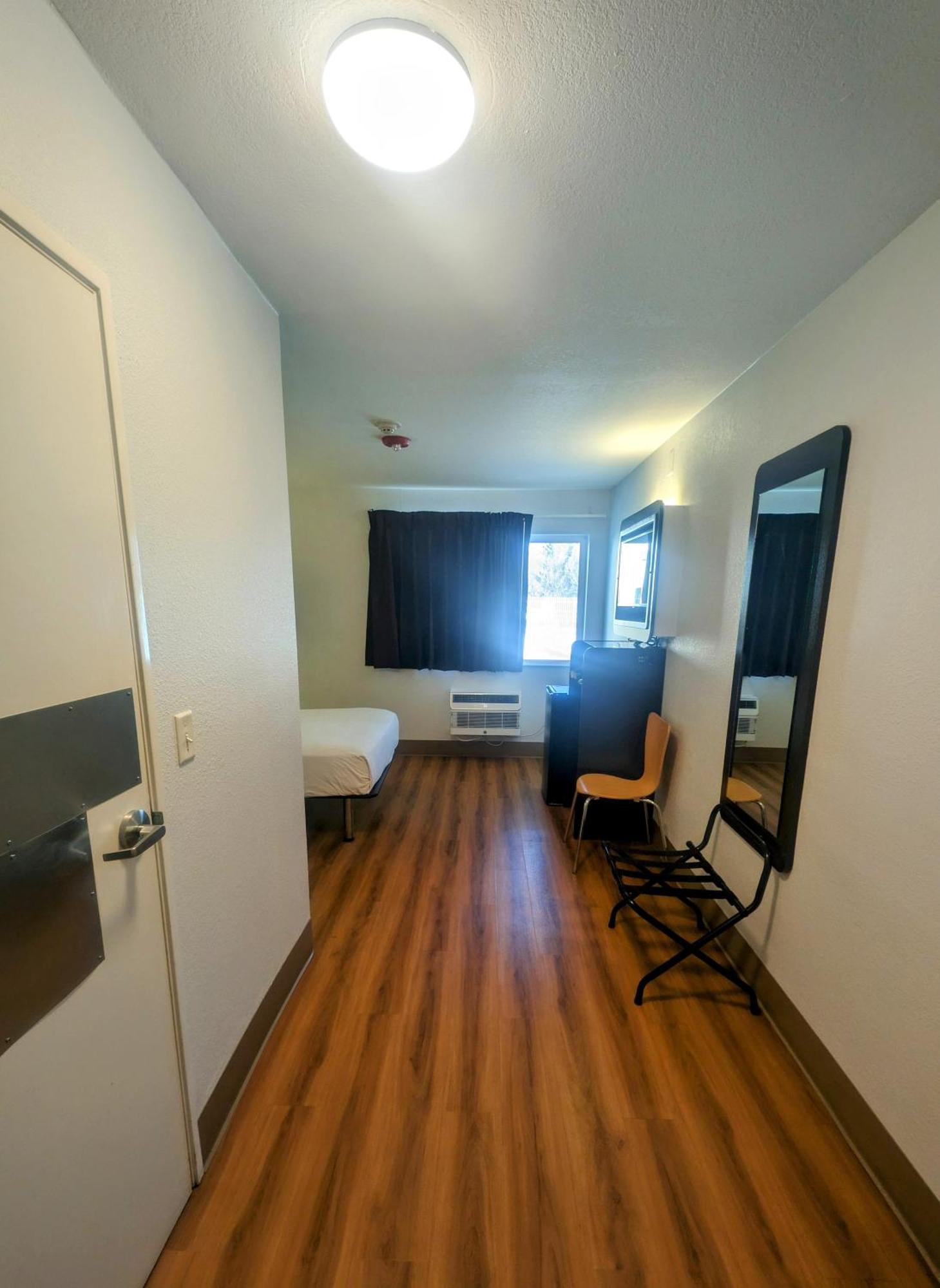 Double Room Roll Shower Disability Access or Non Smoking or Pet Friendly