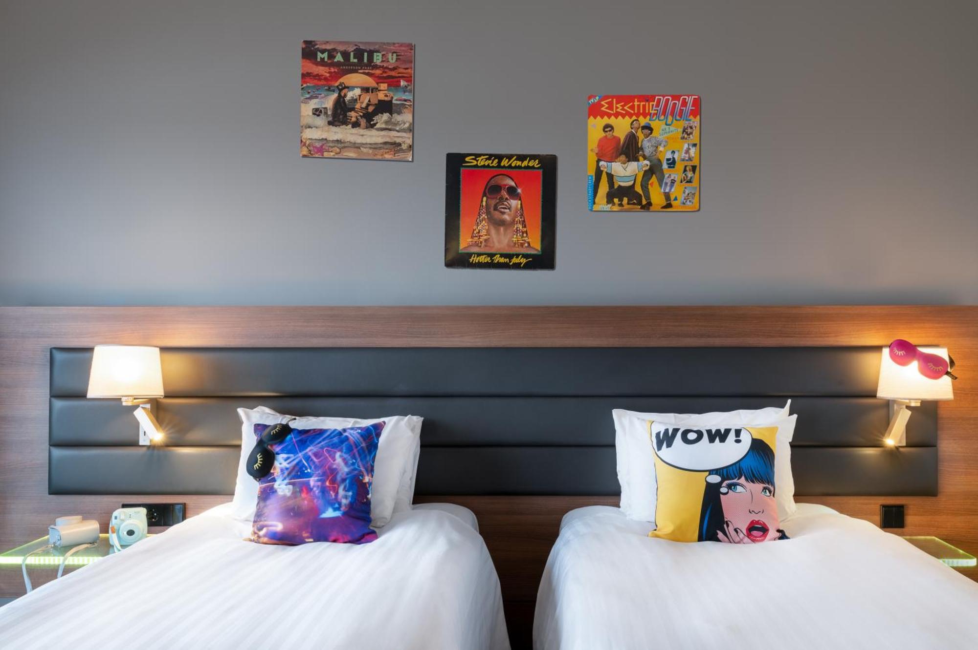 Twin Room Moxy Sleeper Twin
