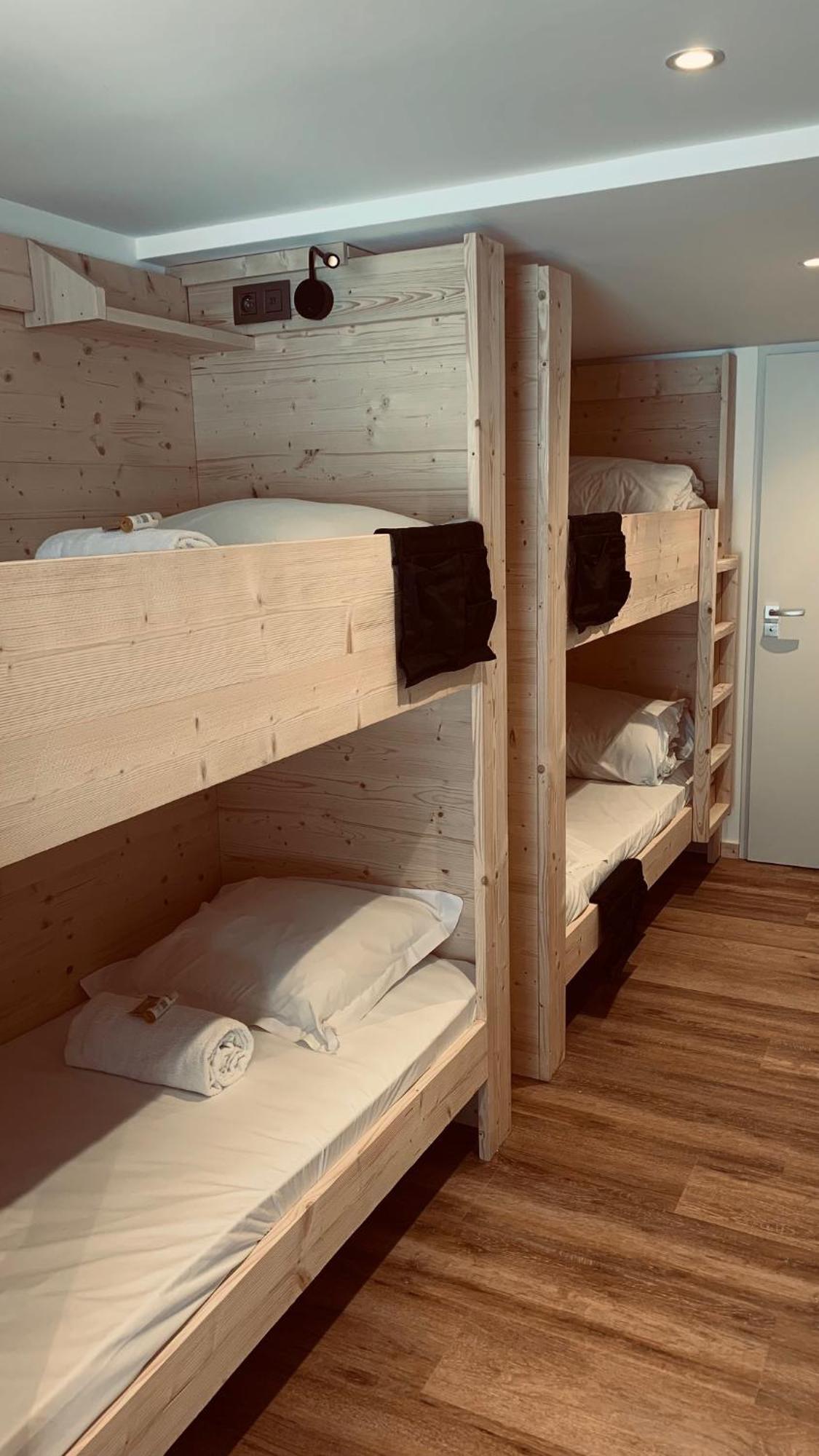 Single Bed Mixed Dormitory Room
