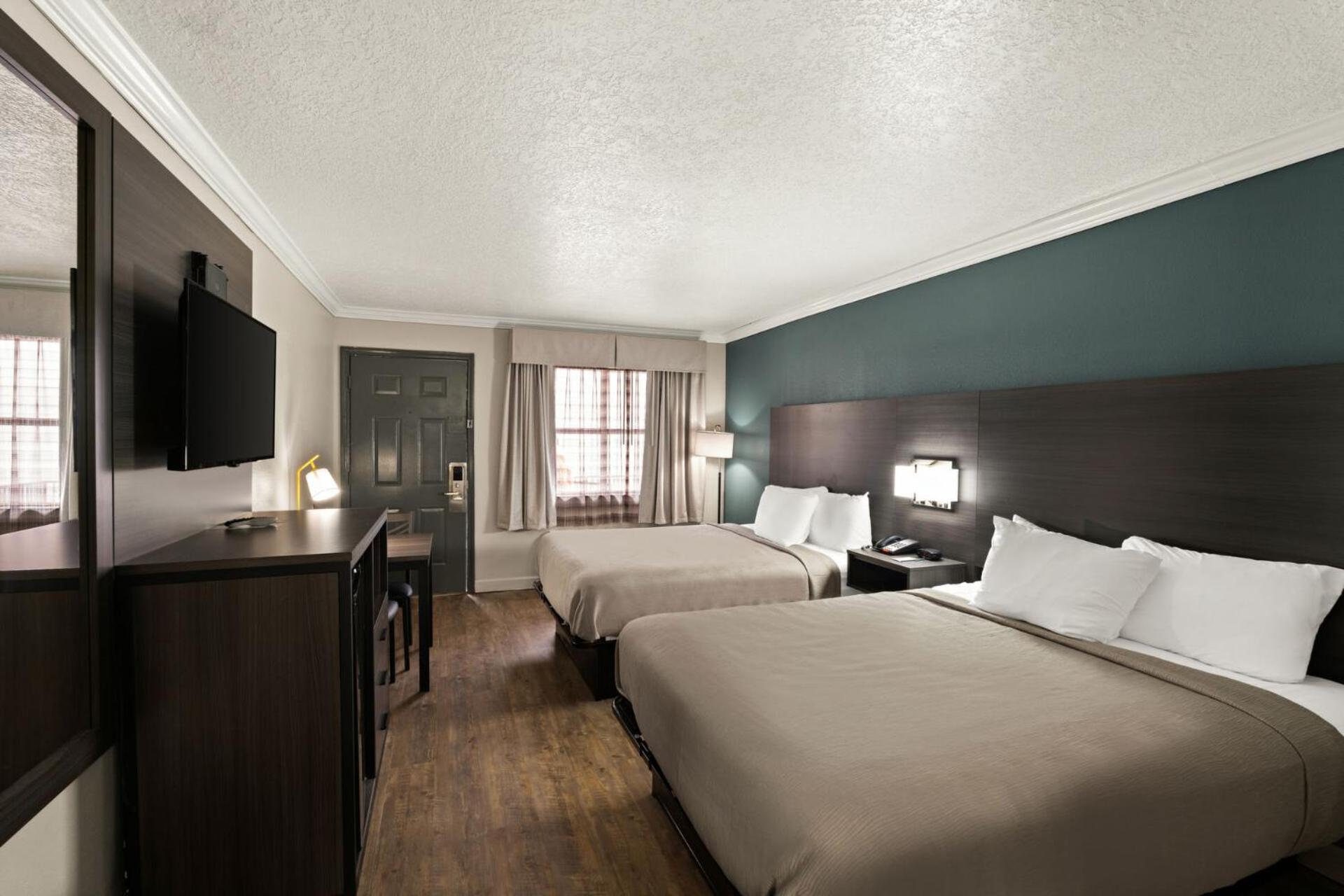 Quadruple Room Two Queen Beds Smoking