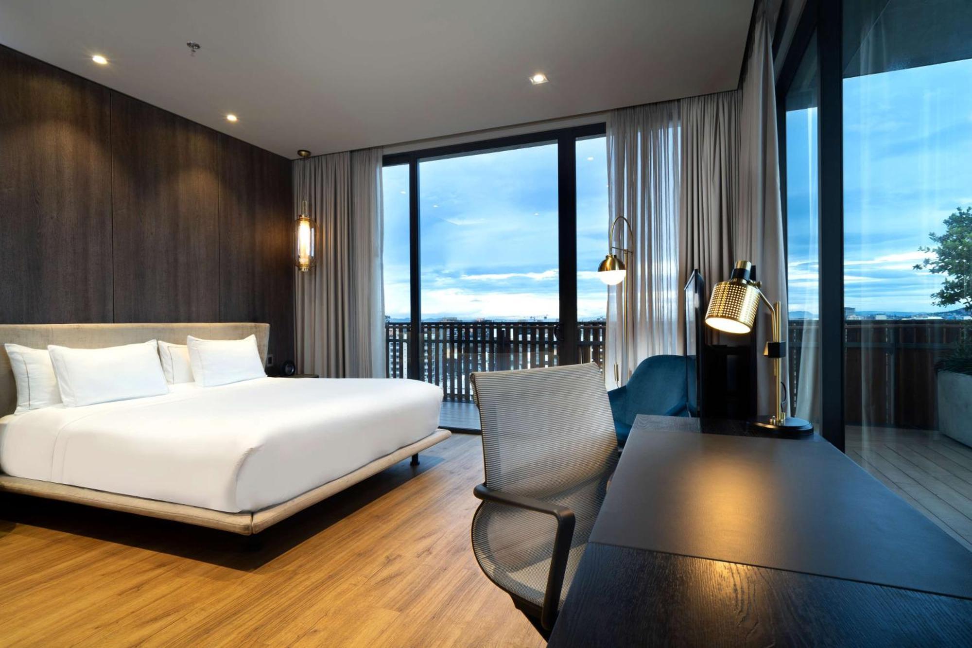 One-Bedroom King Room Balcony