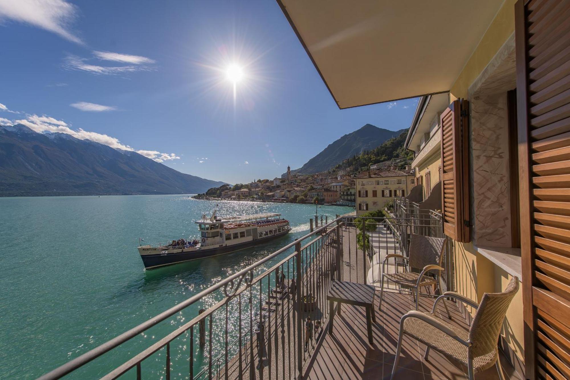 Deluxe Double or Twin Room Lake View